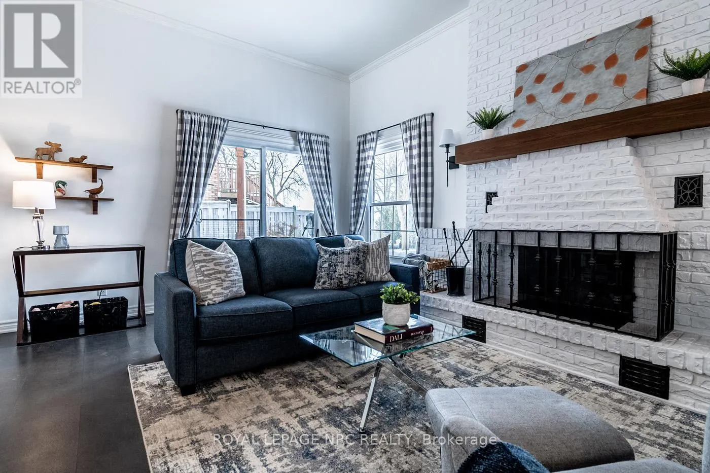 10 VINEMOUNT DRIVE