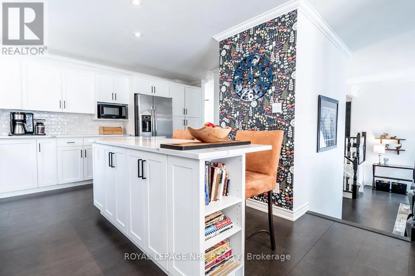 10 VINEMOUNT DRIVE