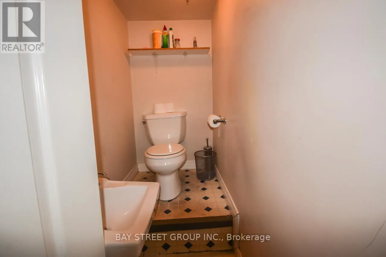 LOWER FLOOR - 38 NOECKER STREET