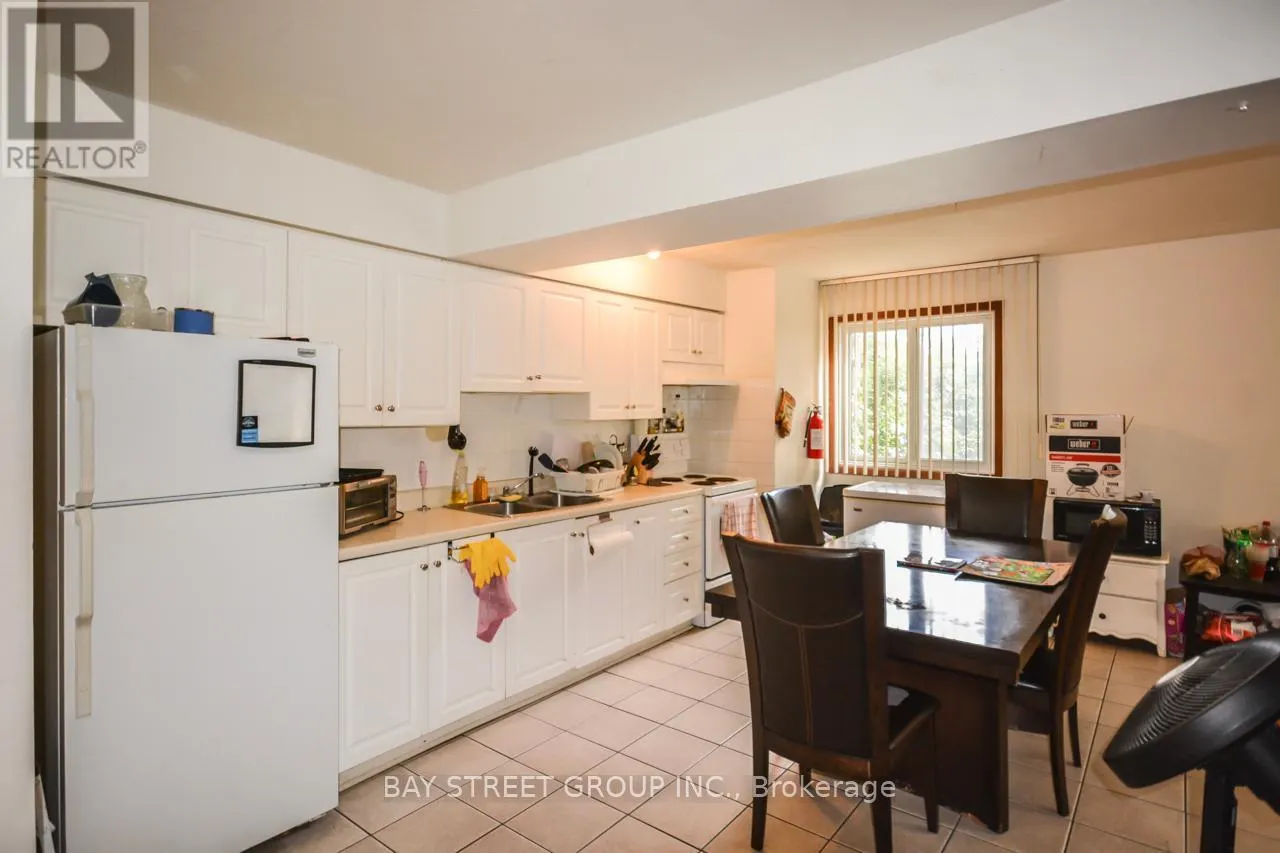 LOWER FLOOR - 38 NOECKER STREET