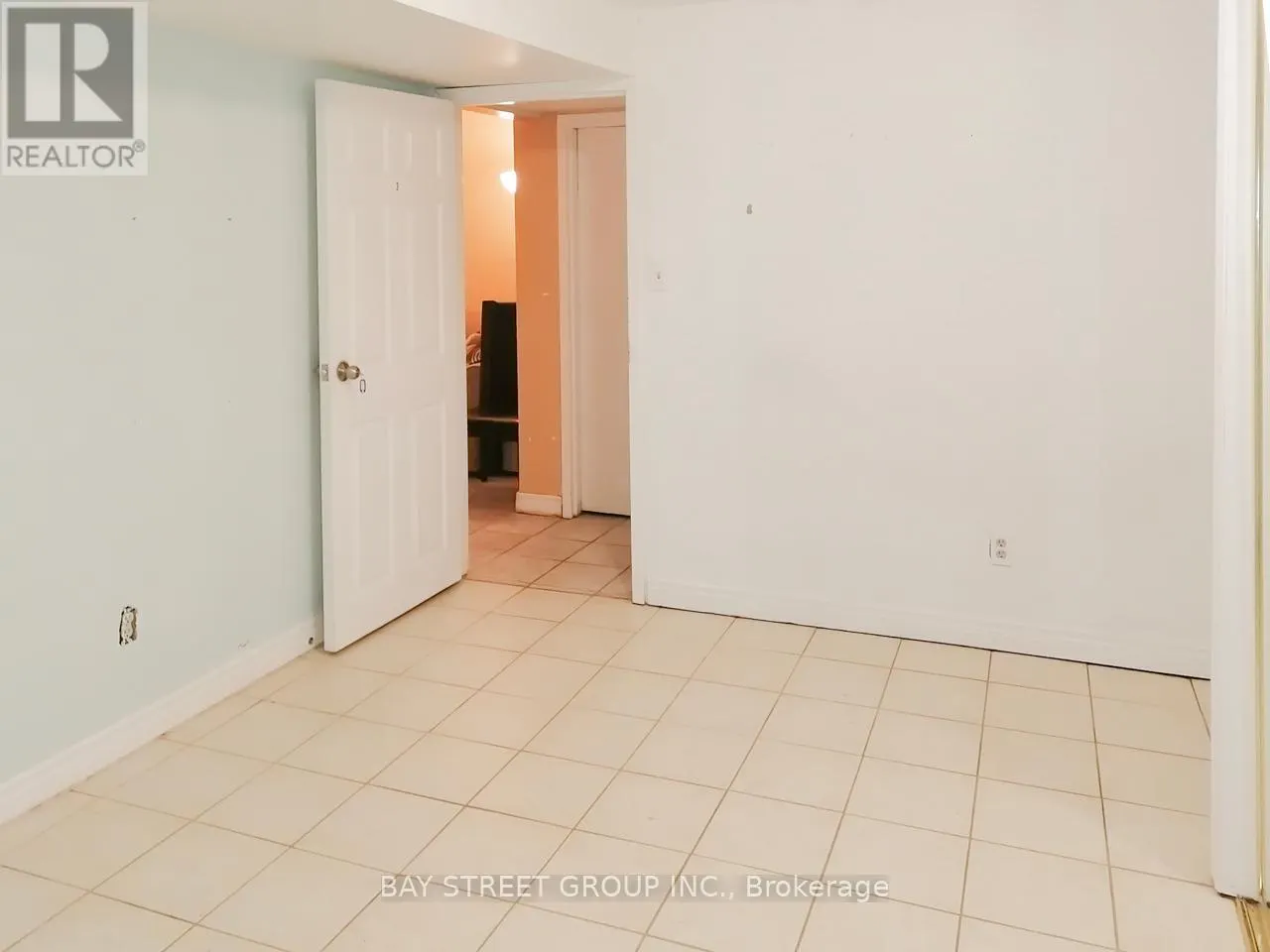 LOWER FLOOR - 38 NOECKER STREET