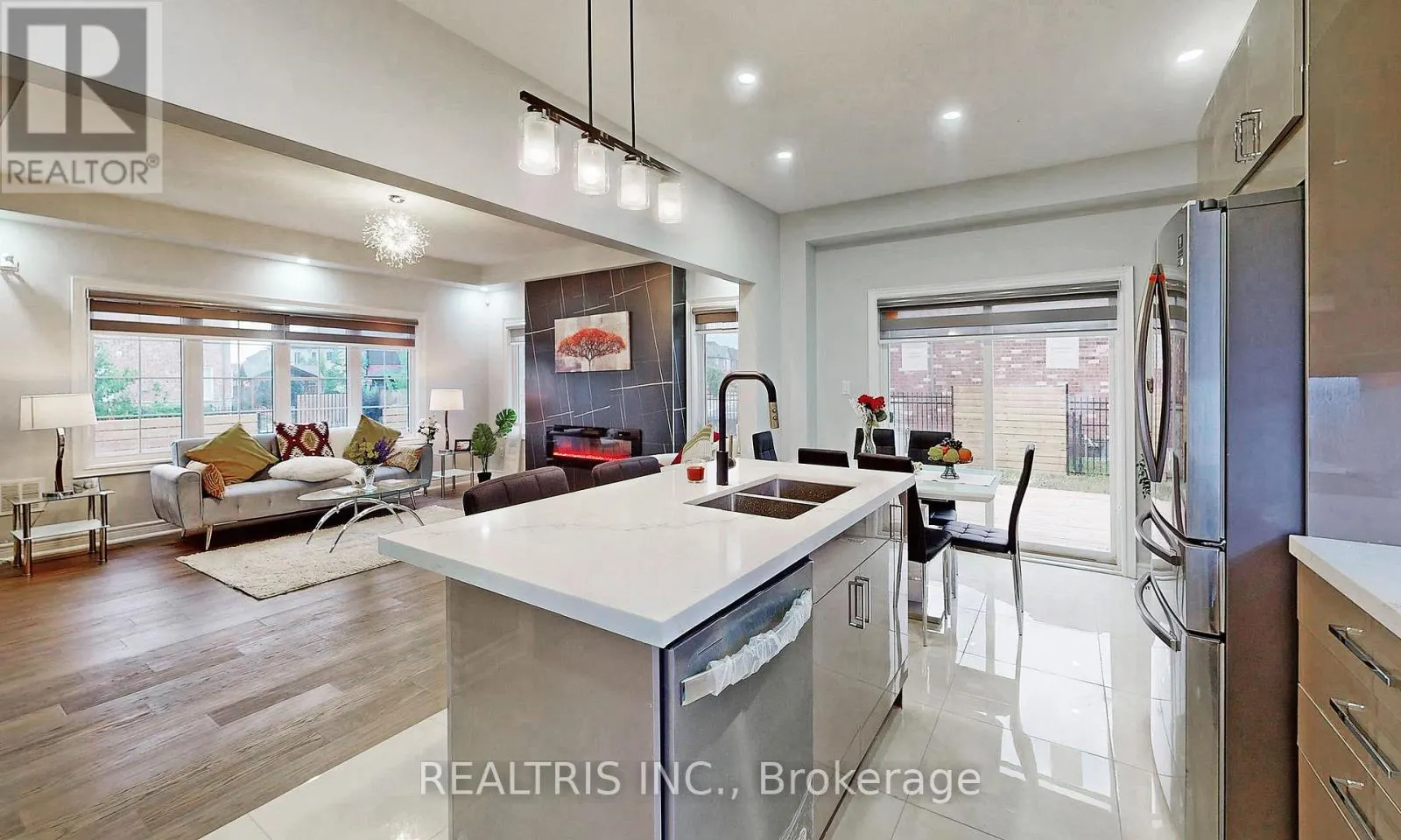 MAIN - 85 EAGLECREST STREET