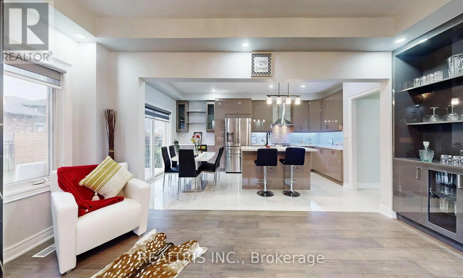 MAIN - 85 EAGLECREST STREET