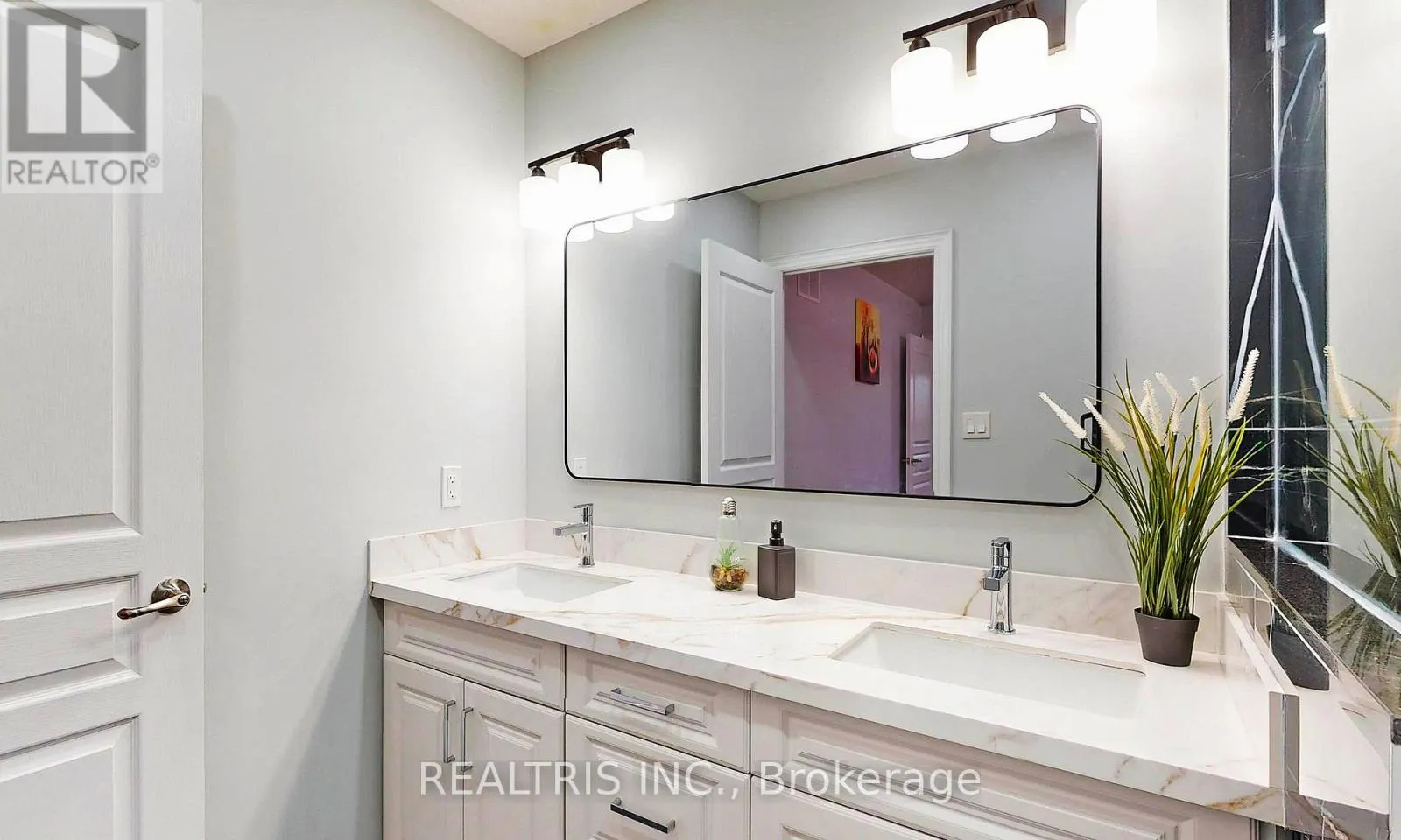 MAIN - 85 EAGLECREST STREET