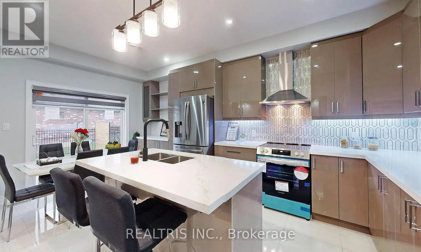 MAIN - 85 EAGLECREST STREET