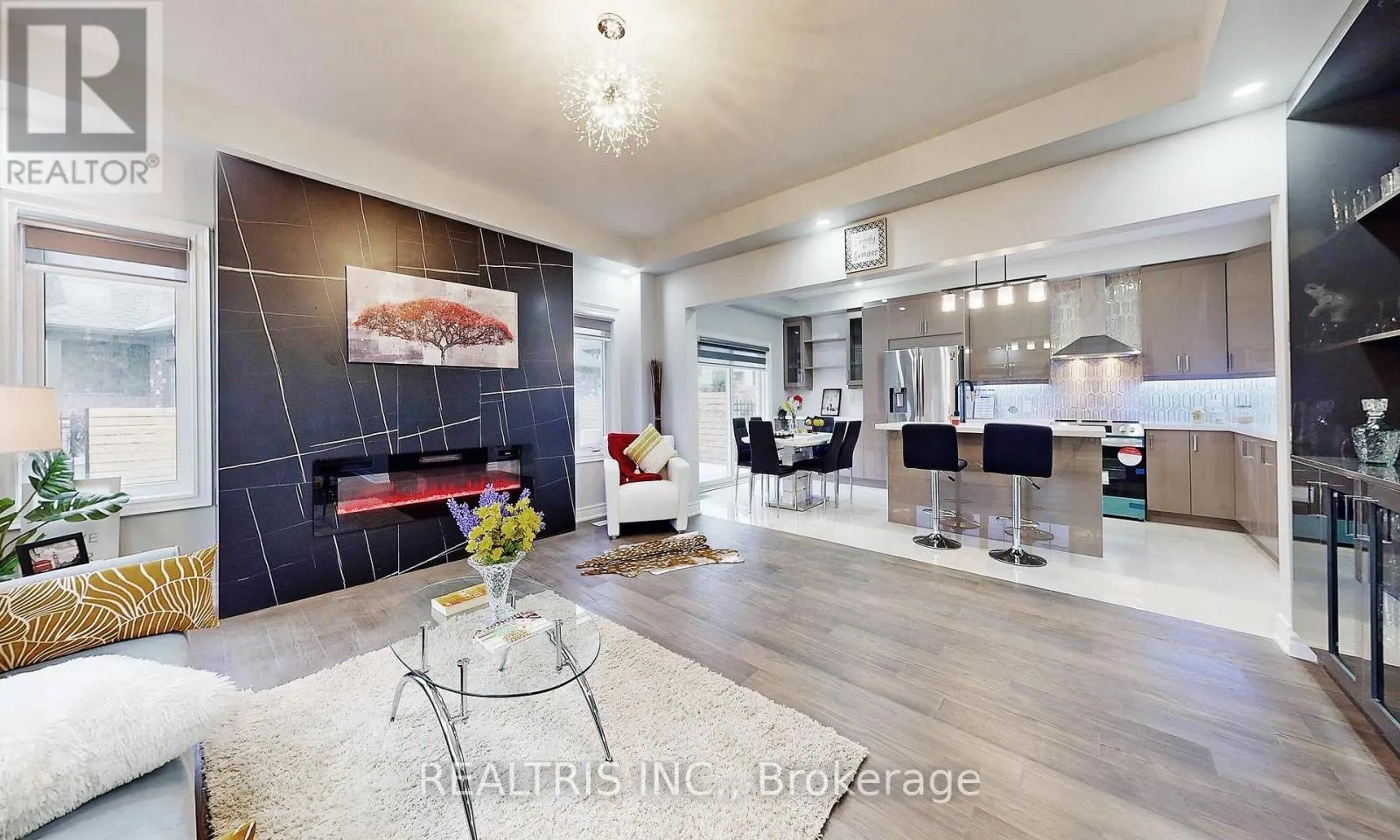 MAIN - 85 EAGLECREST STREET