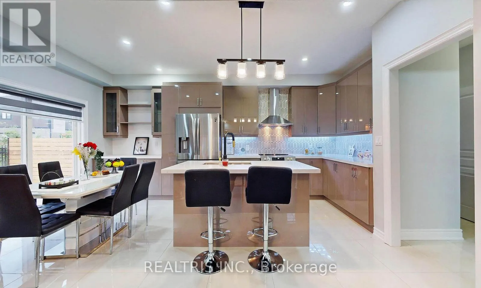 MAIN - 85 EAGLECREST STREET