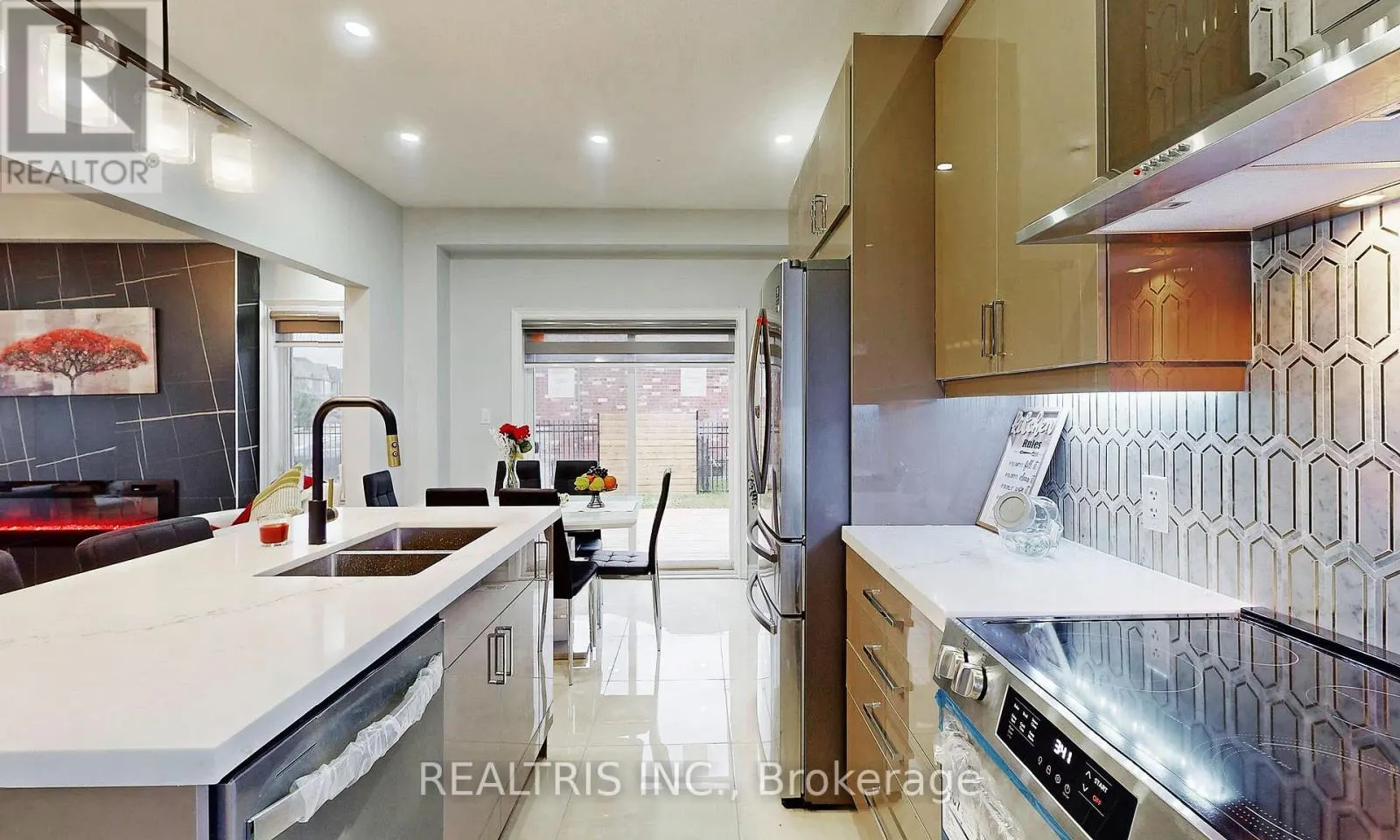 MAIN - 85 EAGLECREST STREET
