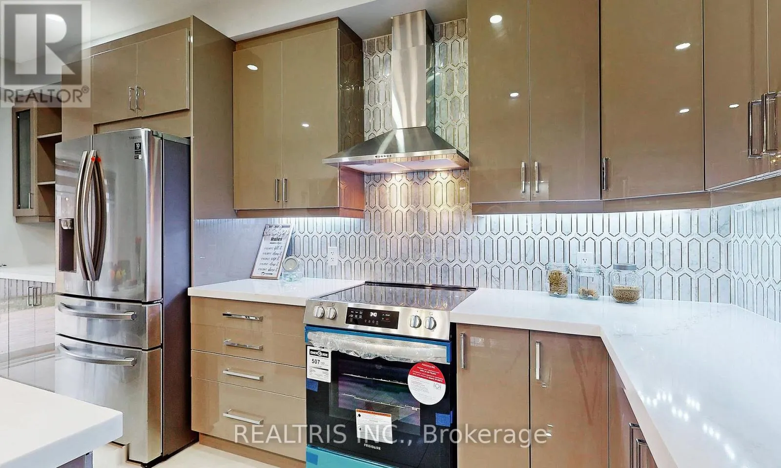 MAIN - 85 EAGLECREST STREET