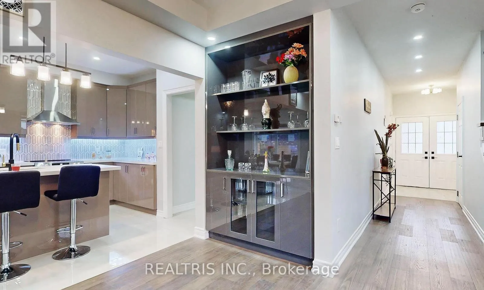 MAIN - 85 EAGLECREST STREET