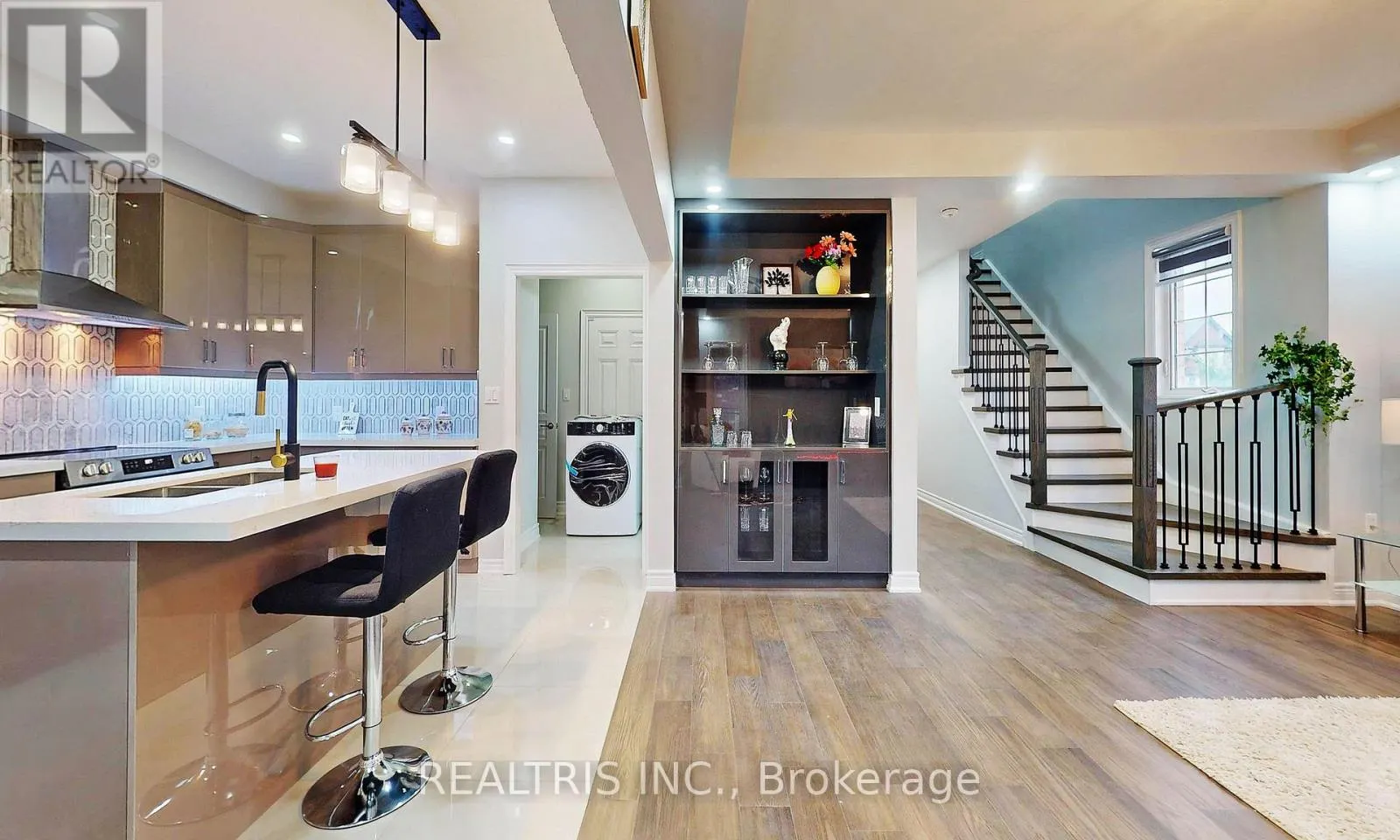 MAIN - 85 EAGLECREST STREET