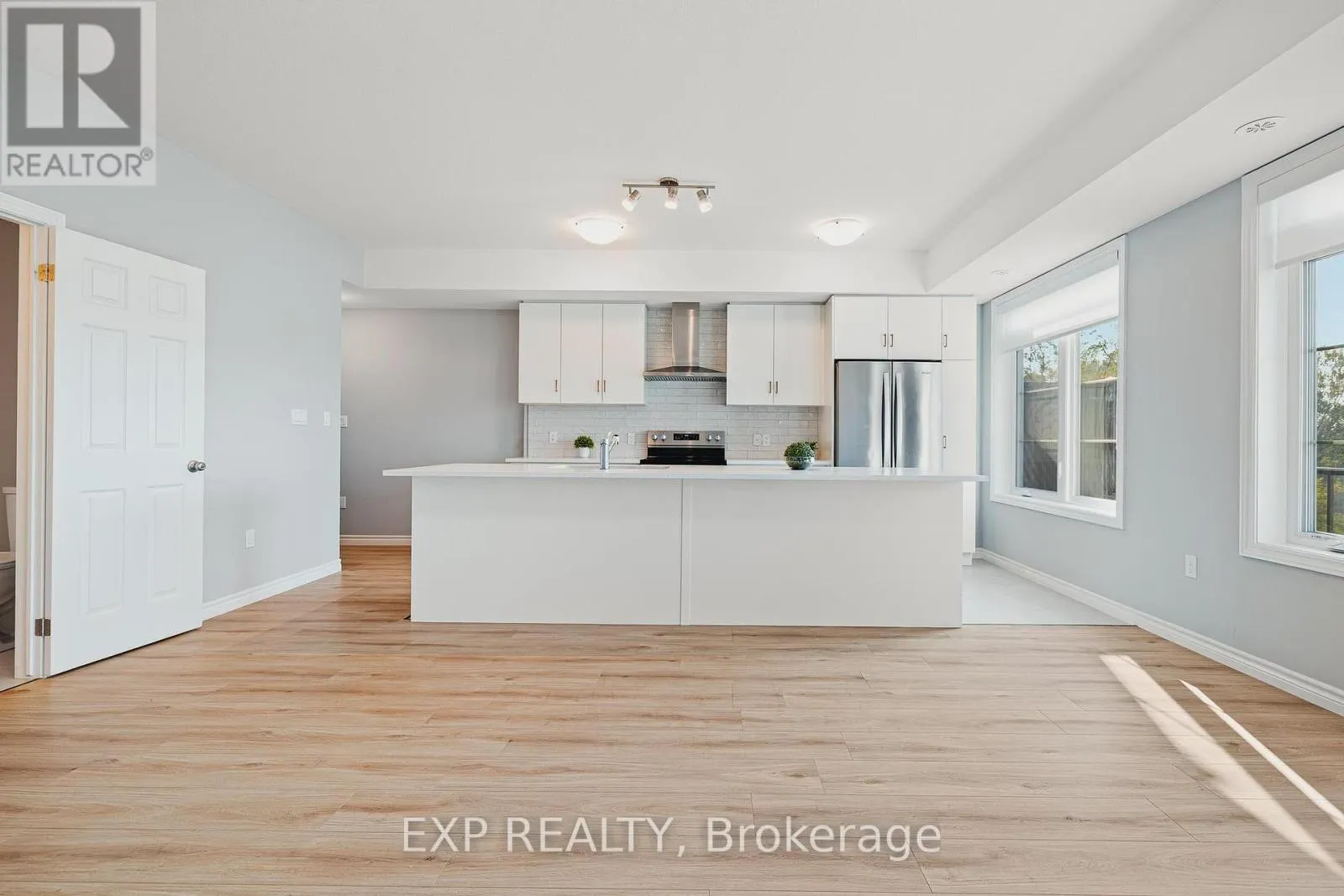 104 LOMOND LANE W