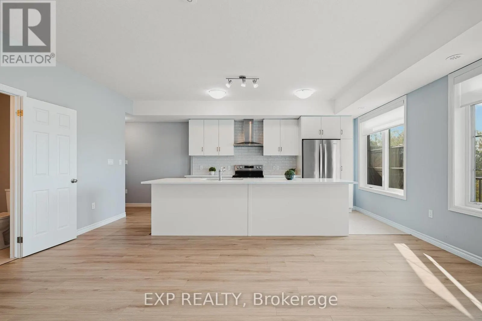 104 LOMOND LANE W