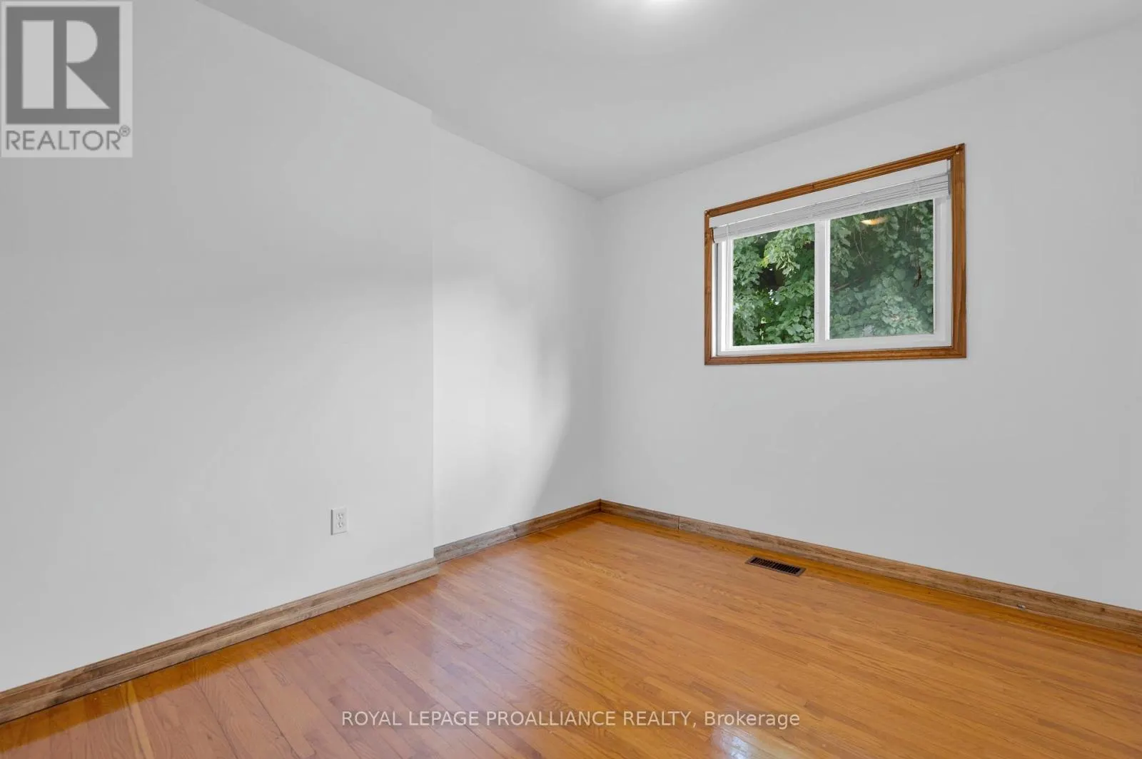 5 ORCHARD CRESCENT