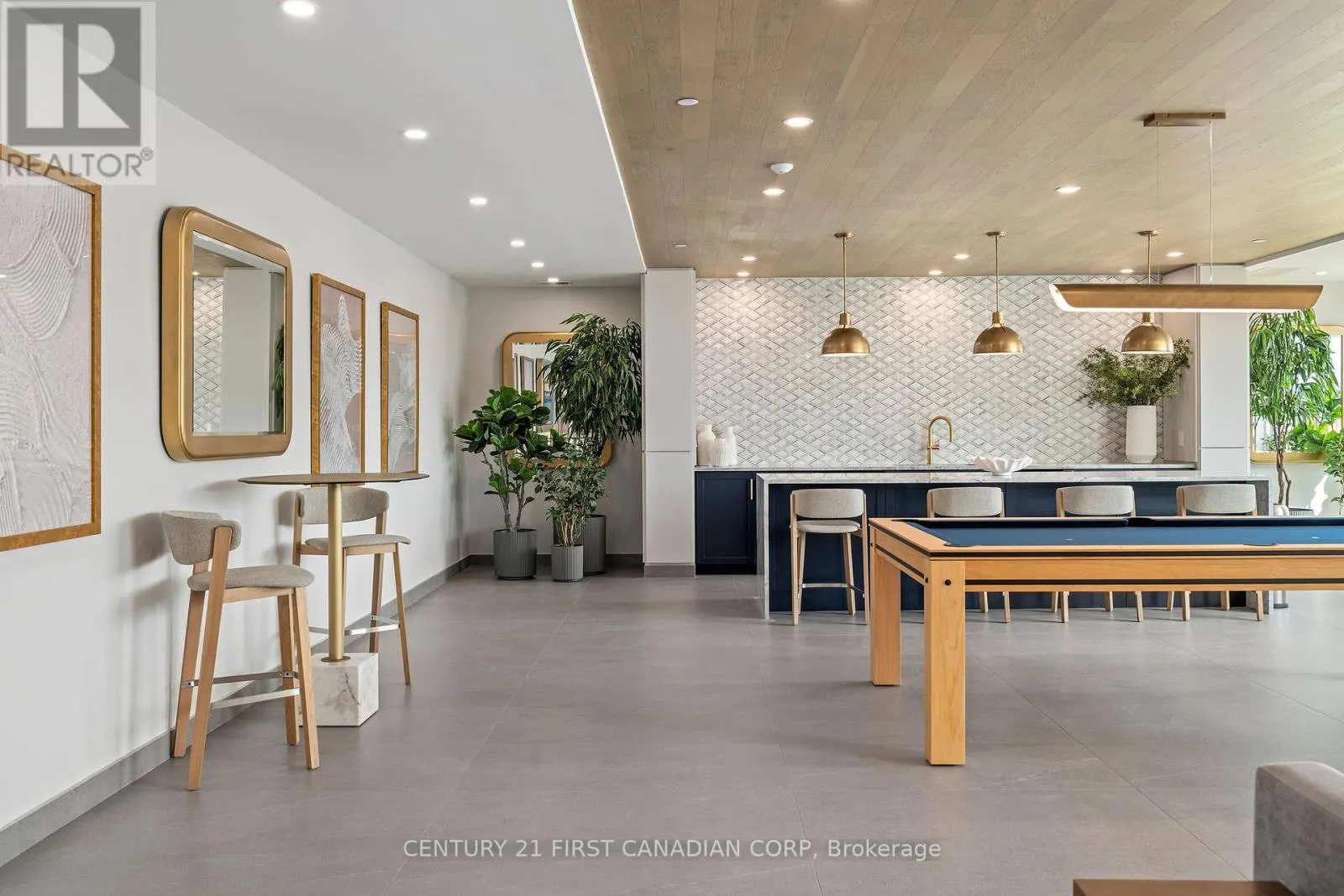 902 - 4286 KING STREET, #902