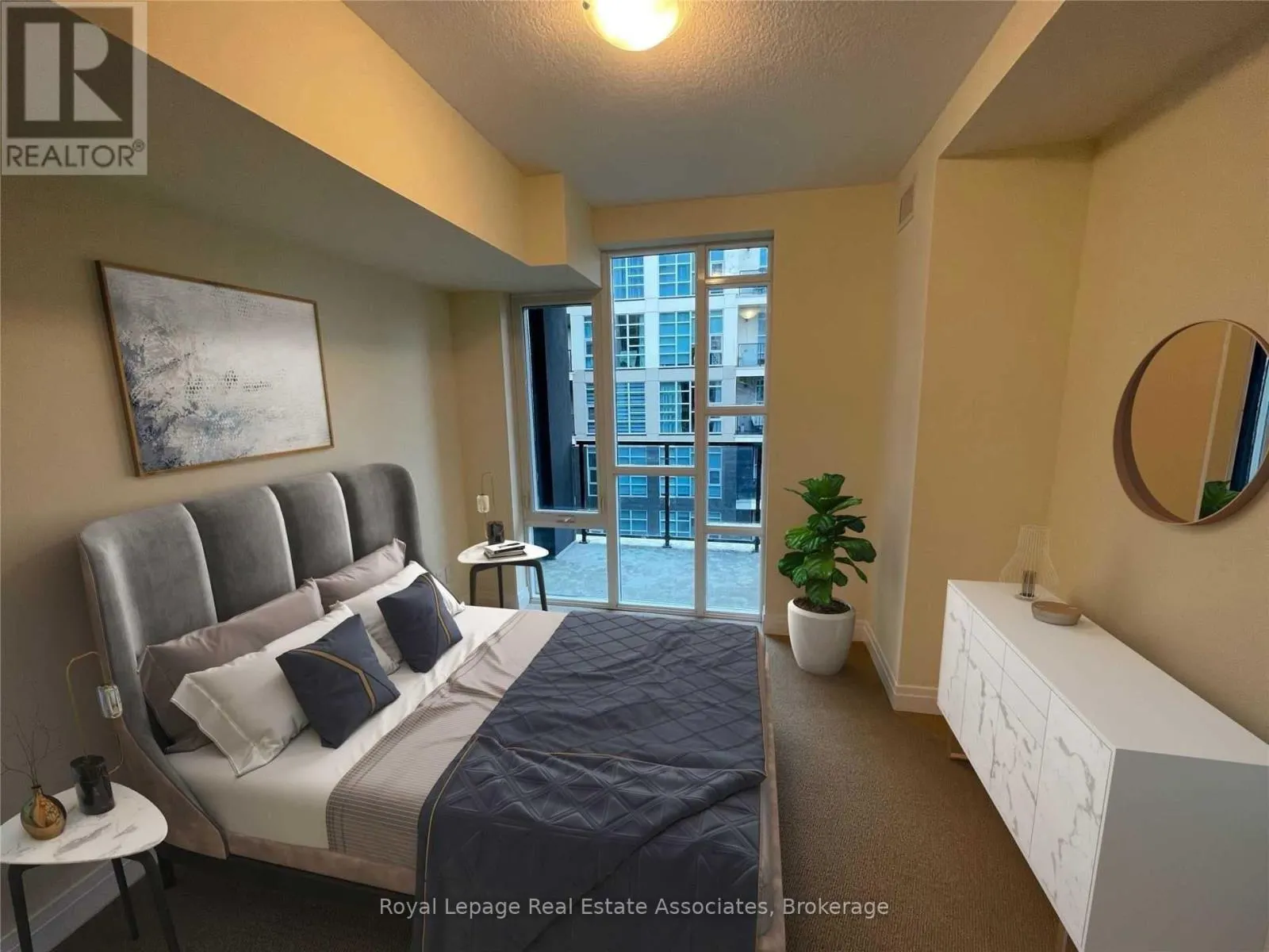 128 - 16 CONCORD PLACE