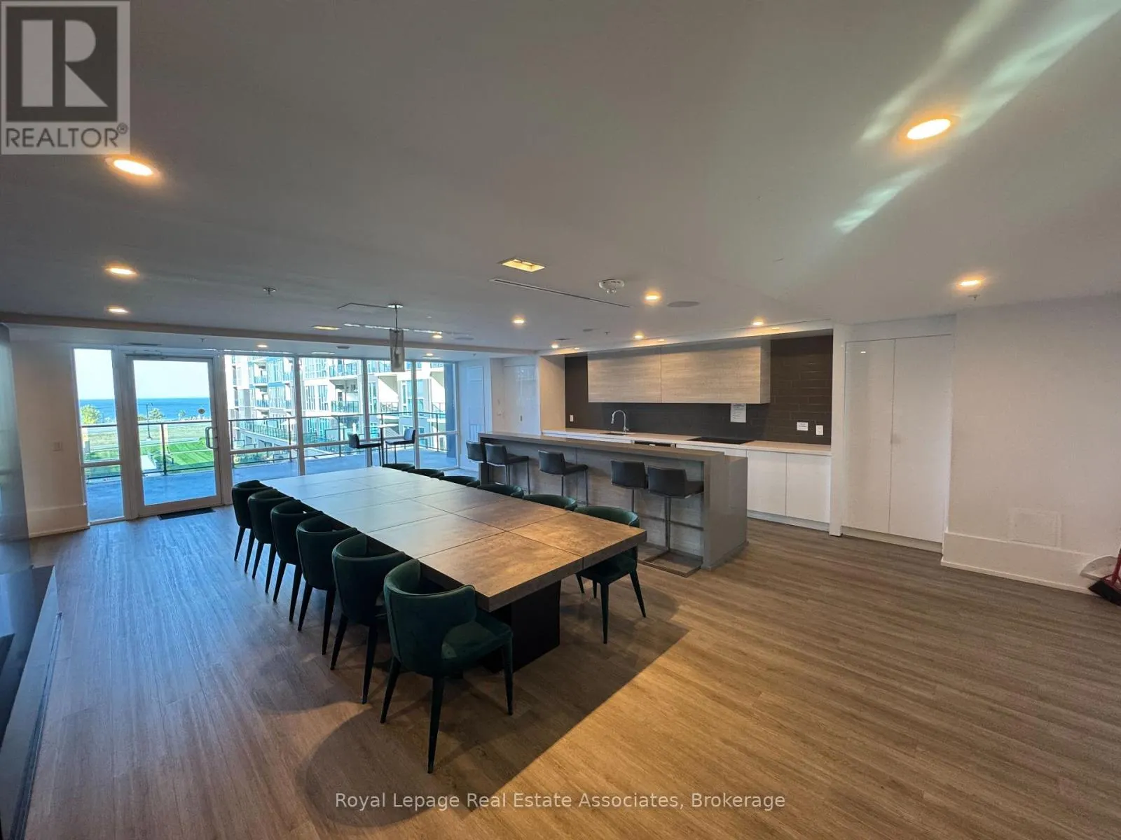 128 - 16 CONCORD PLACE
