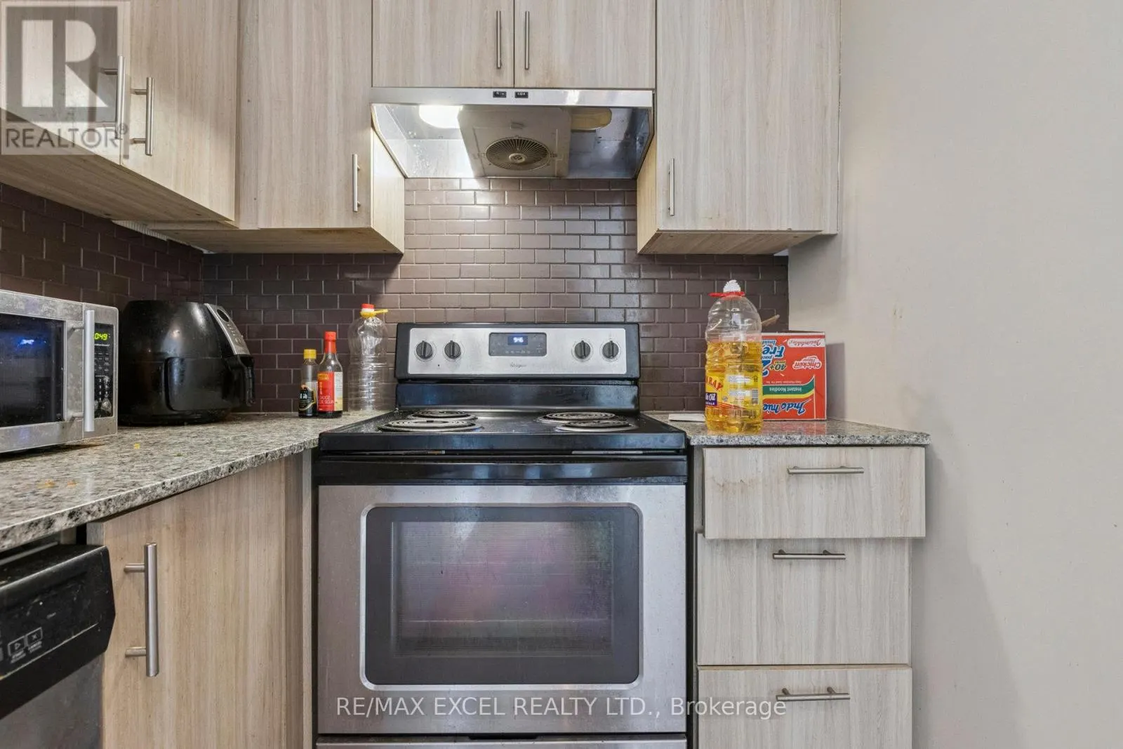 G607 - 275 LARCH STREET