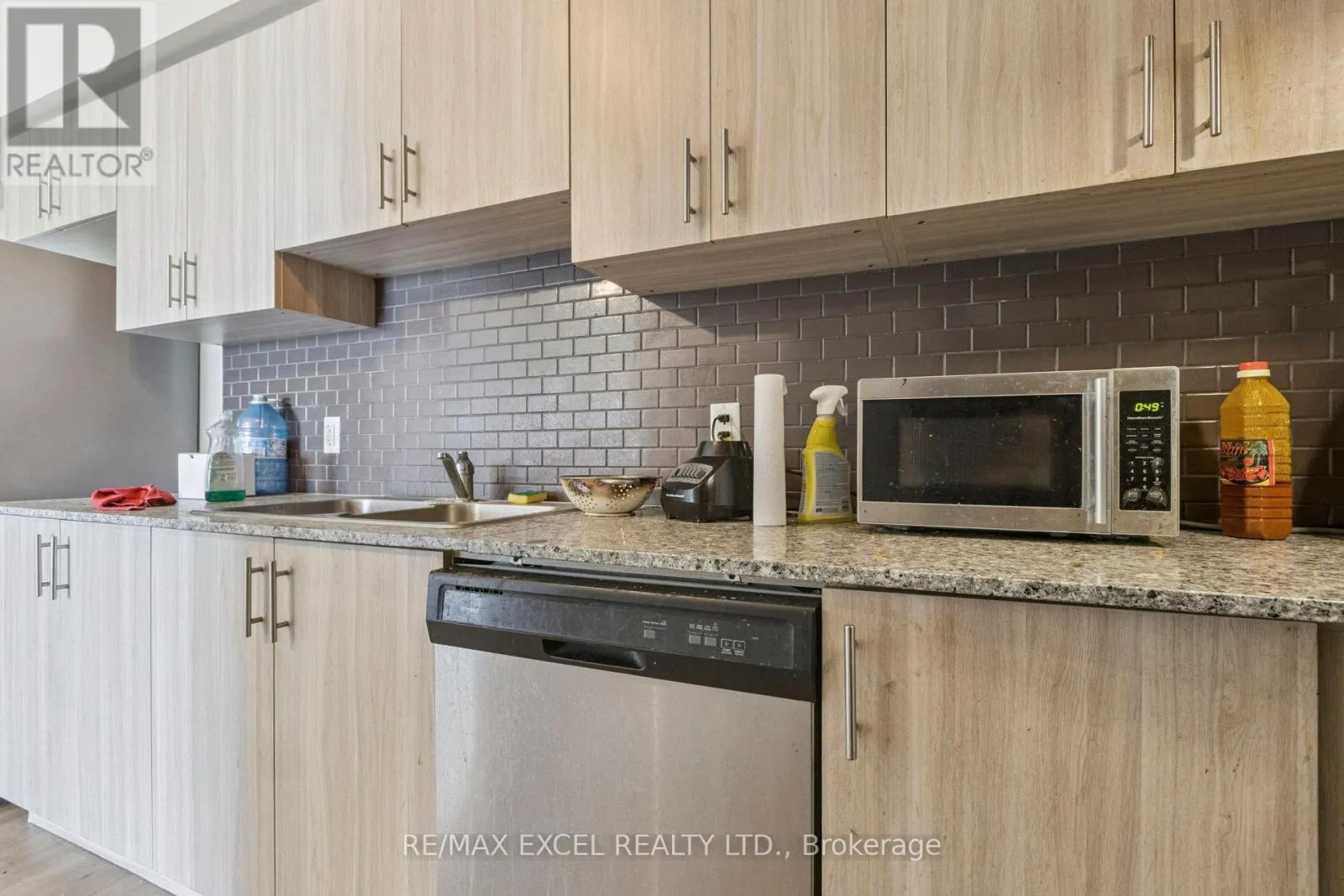 G607 - 275 LARCH STREET