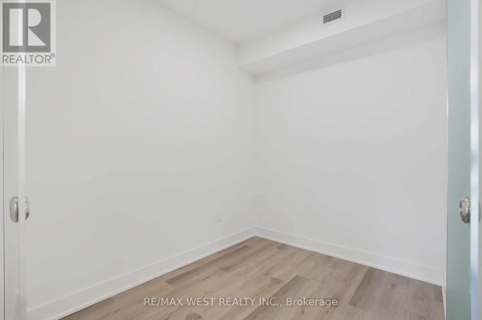 G03 - 575 CONKLIN ROAD