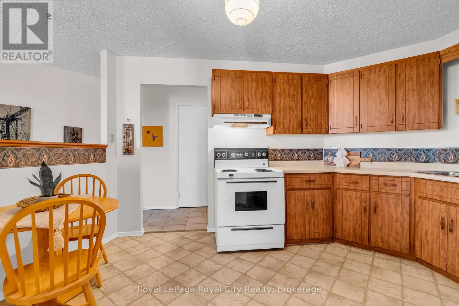 803 - 22 MARILYN DRIVE, #803