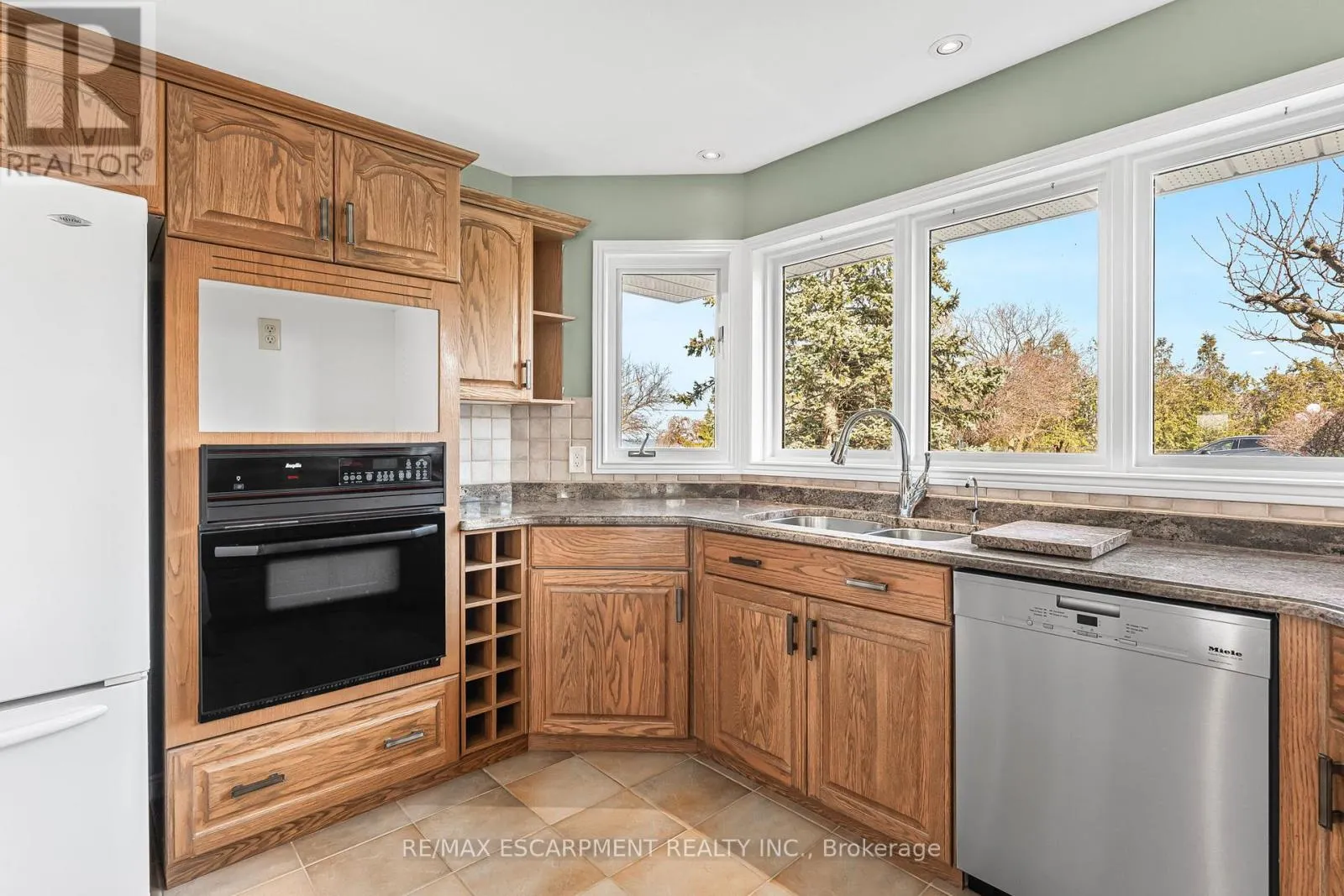 3503 LAKESHORE ROAD