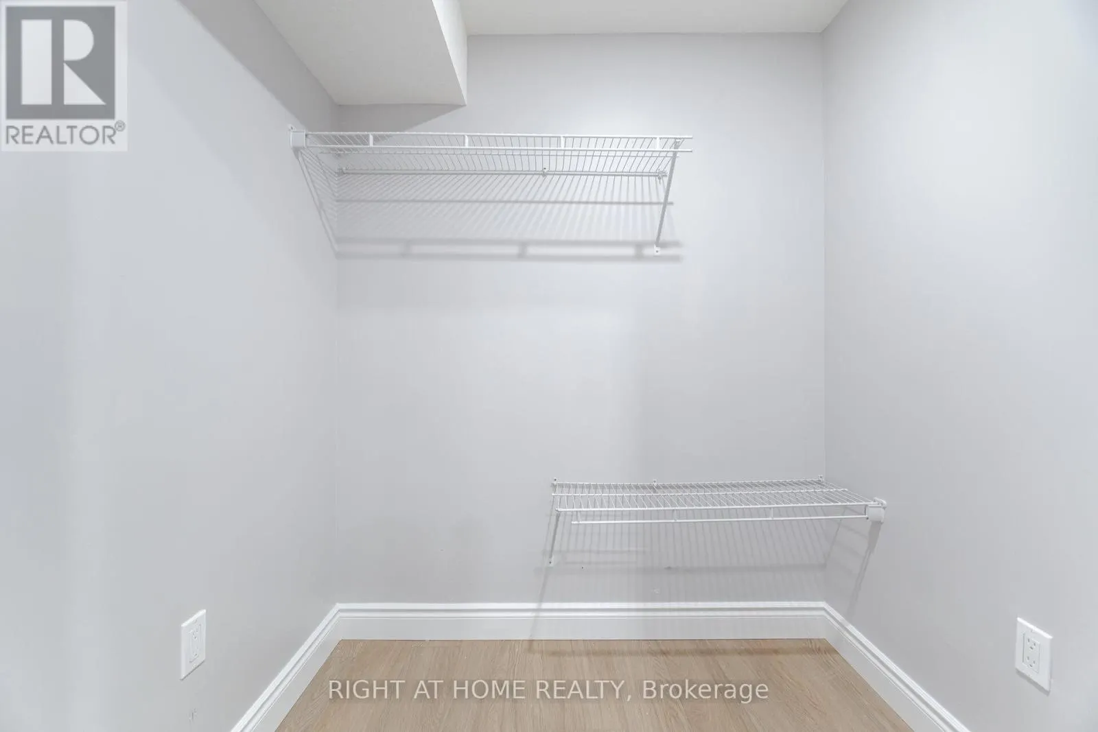 28 PICKETT PLACE