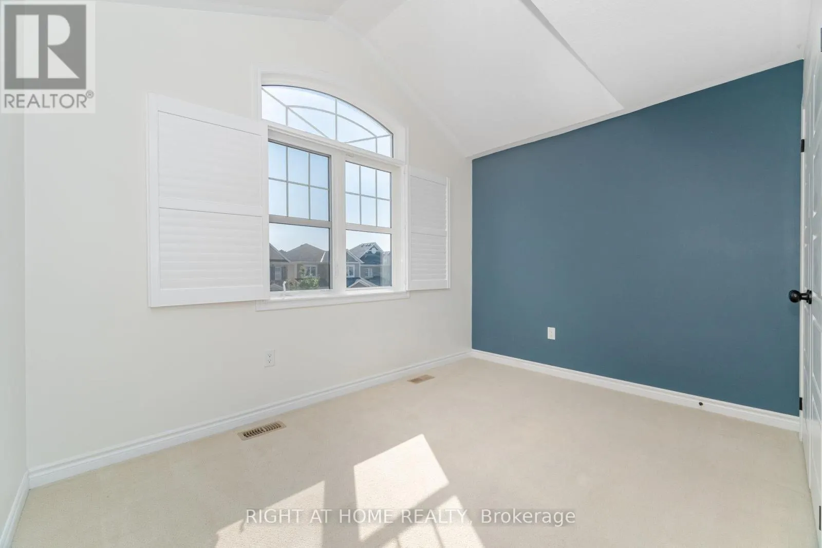 28 PICKETT PLACE