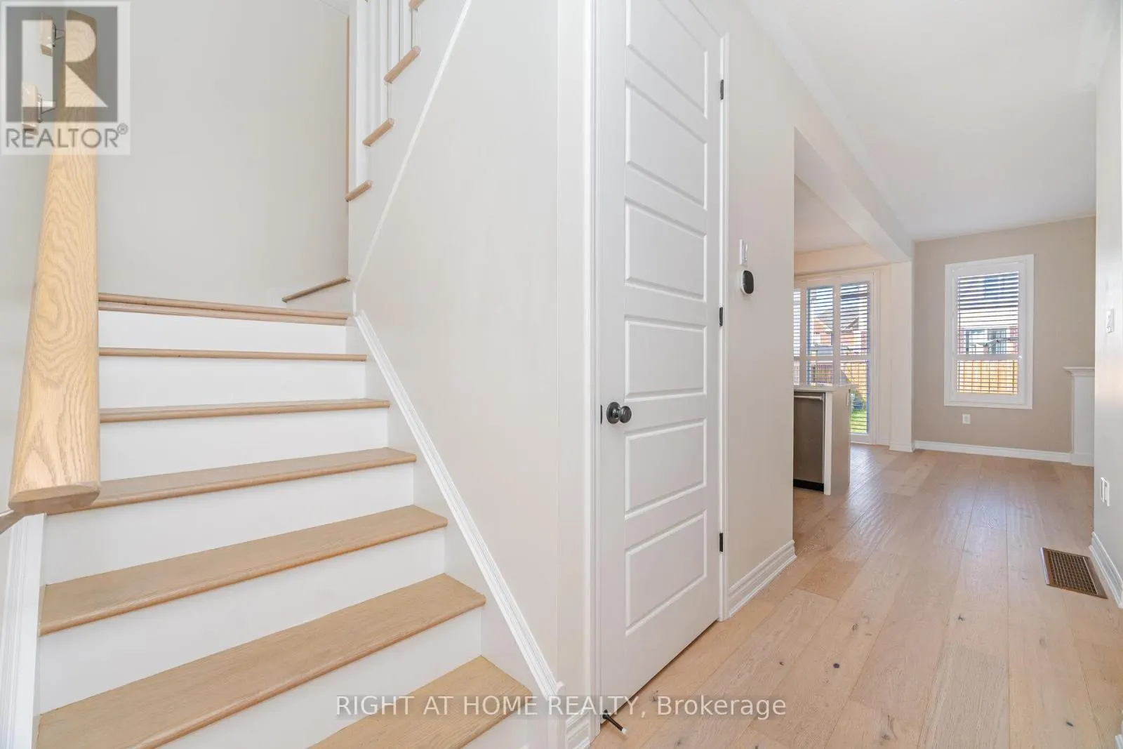 28 PICKETT PLACE