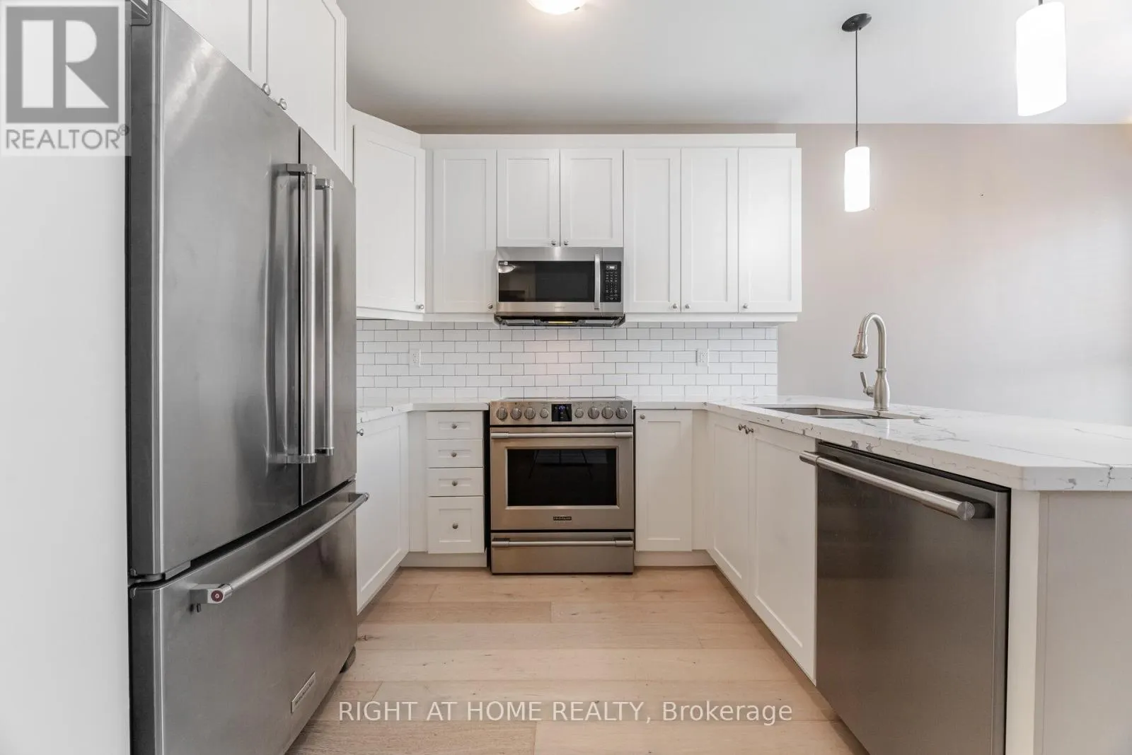 28 PICKETT PLACE