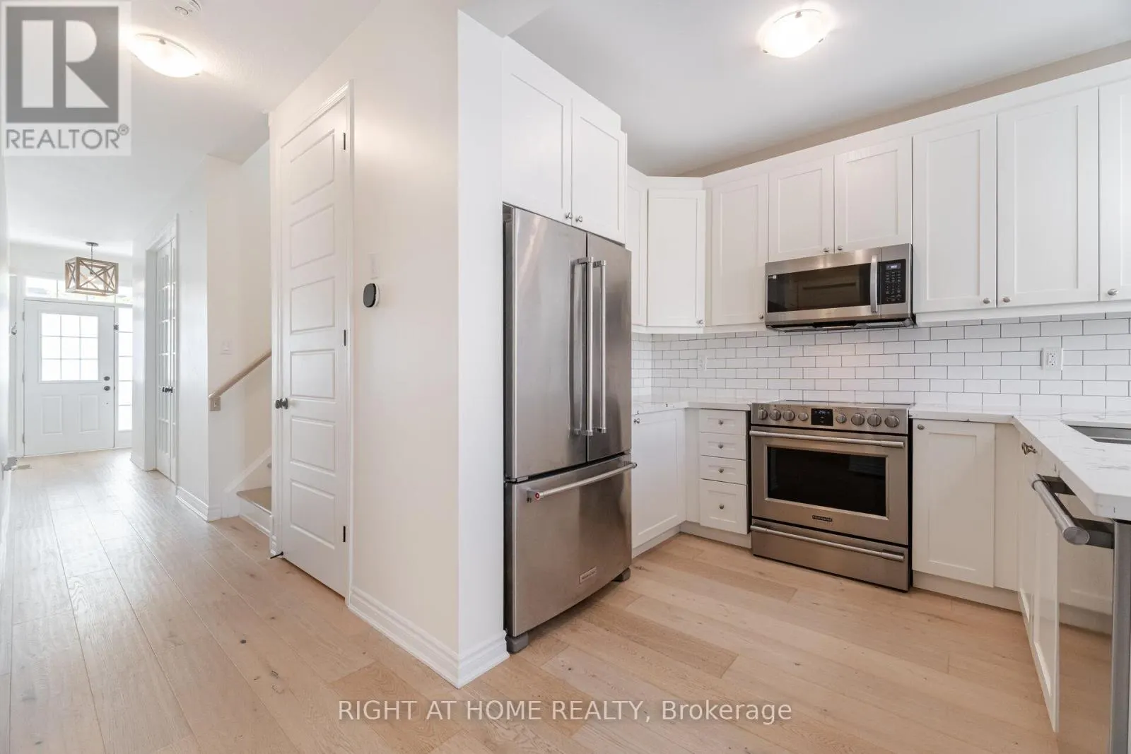 28 PICKETT PLACE