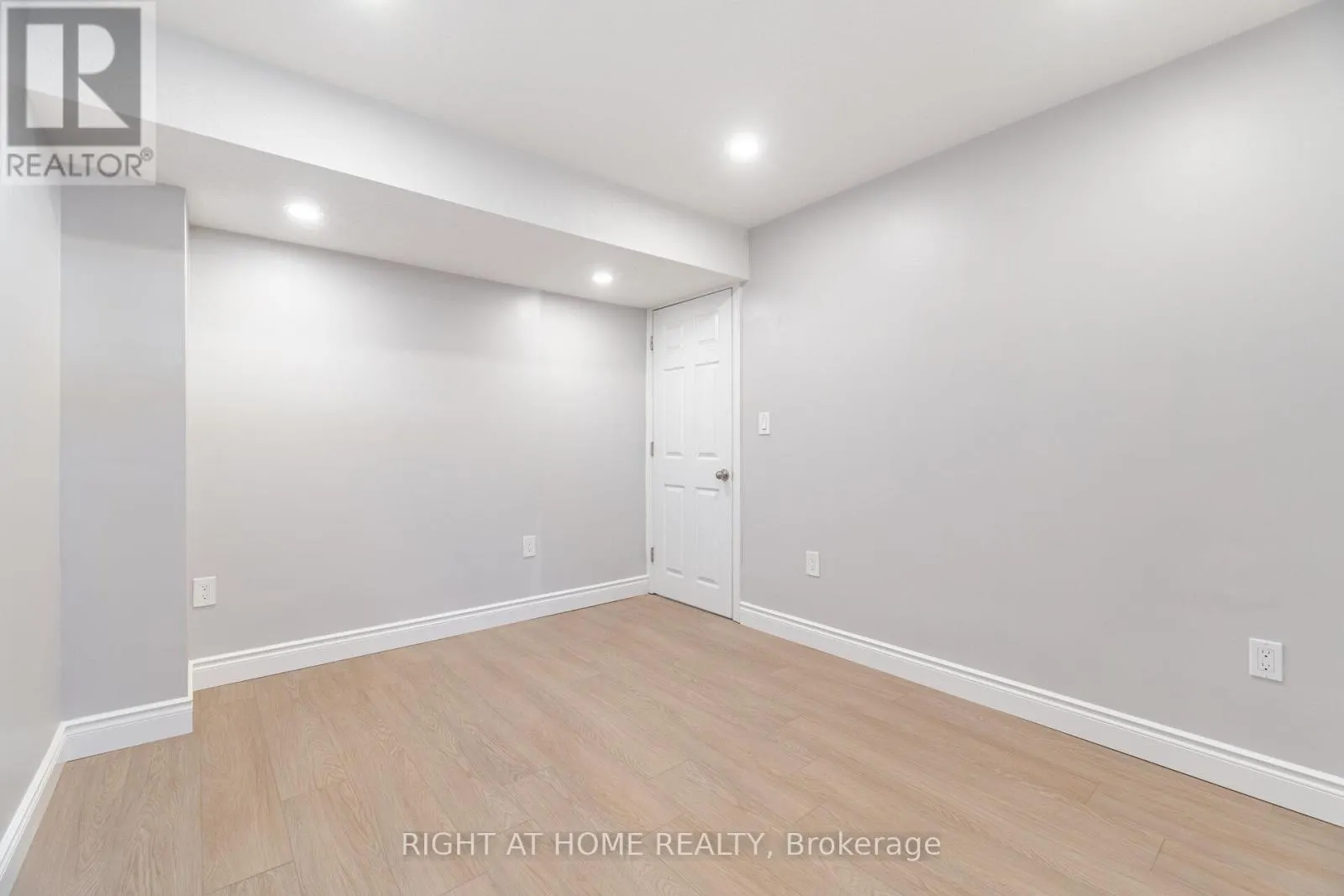 28 PICKETT PLACE