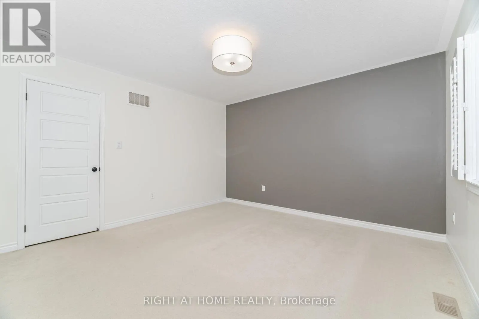 28 PICKETT PLACE
