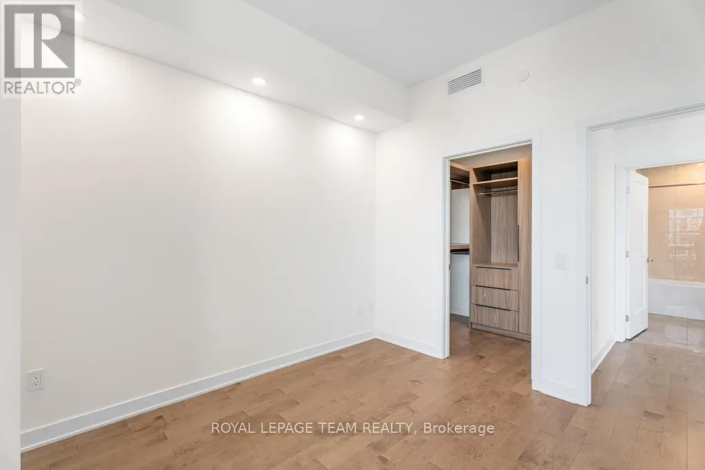 2705 - 340 QUEEN STREET