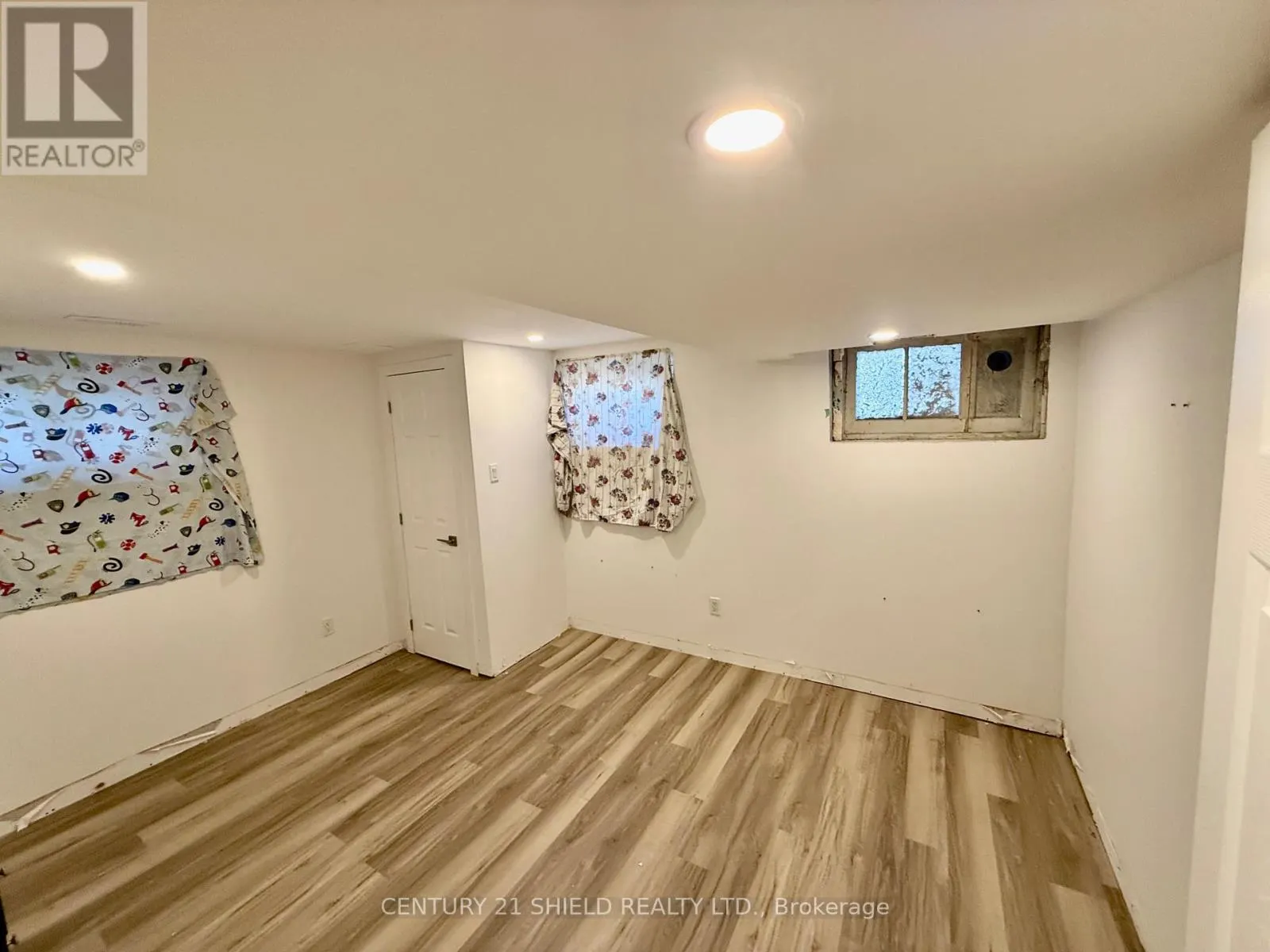 2158 PITT STREET