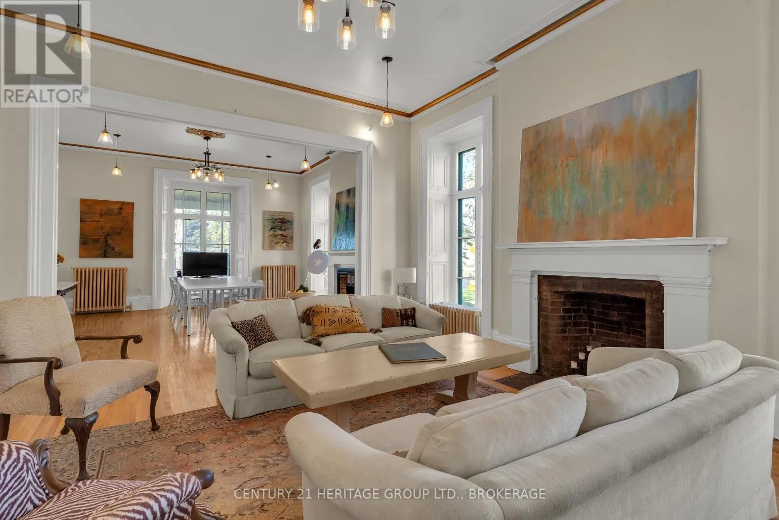 389 KING STREET E
