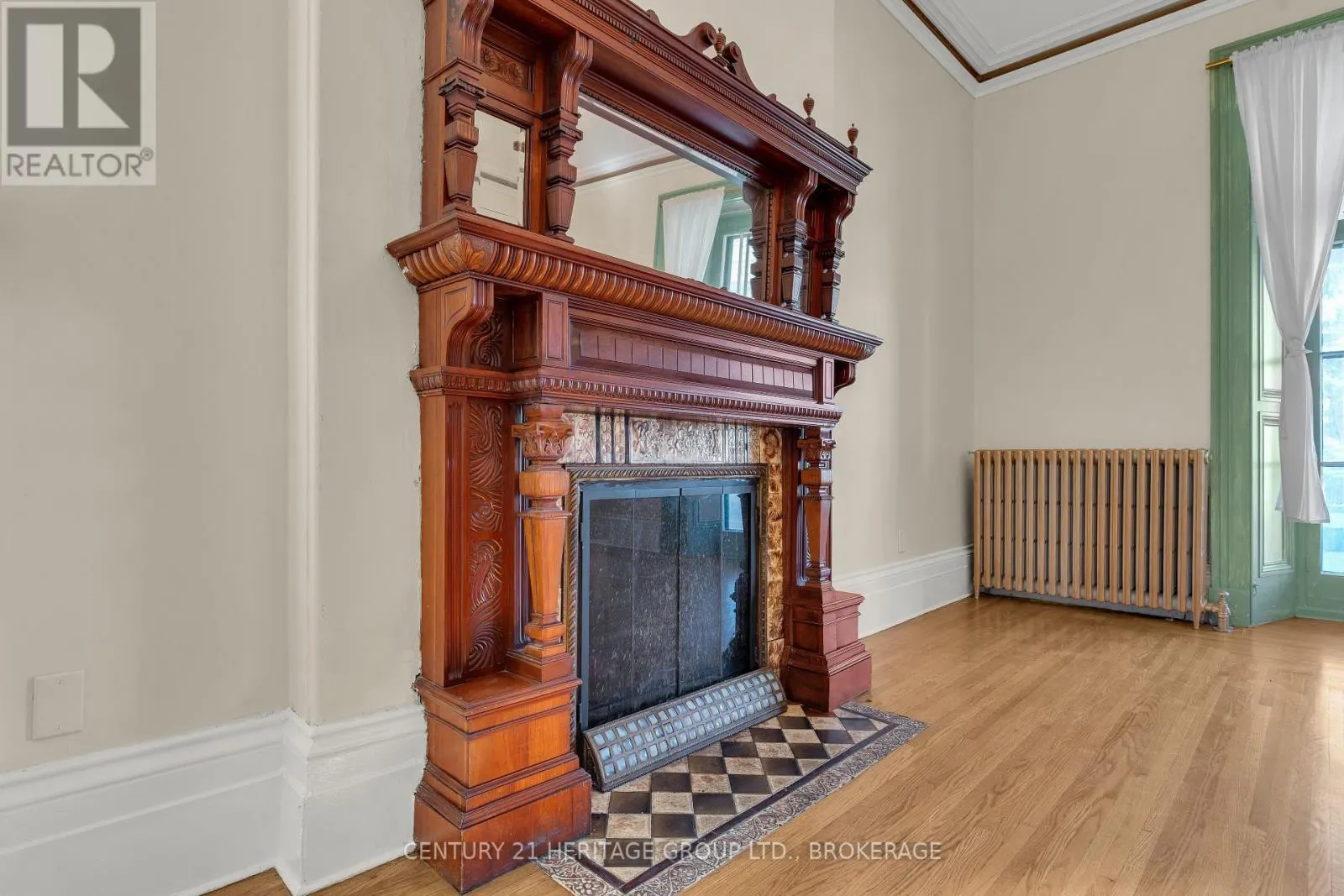 389 KING STREET E