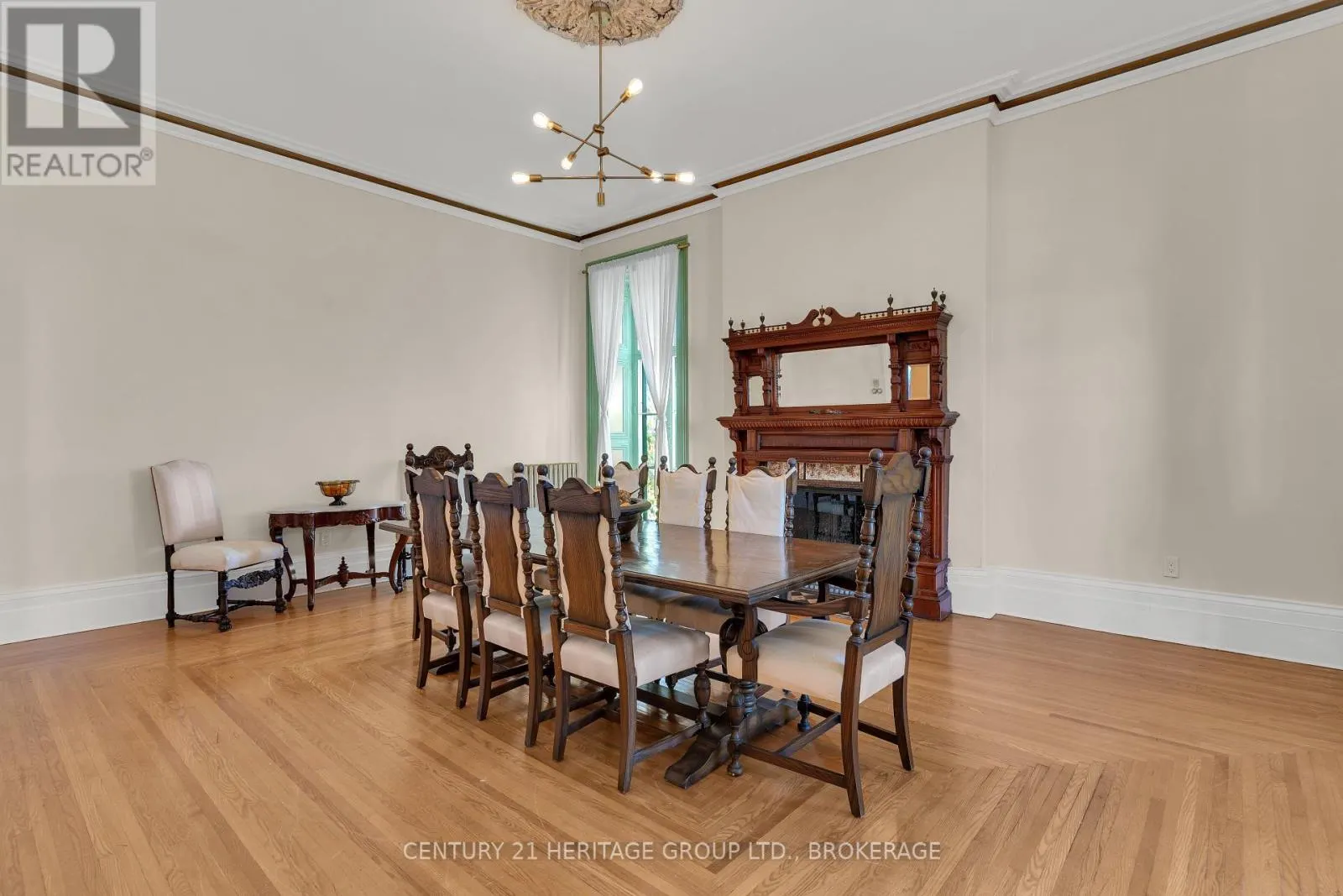 389 KING STREET E