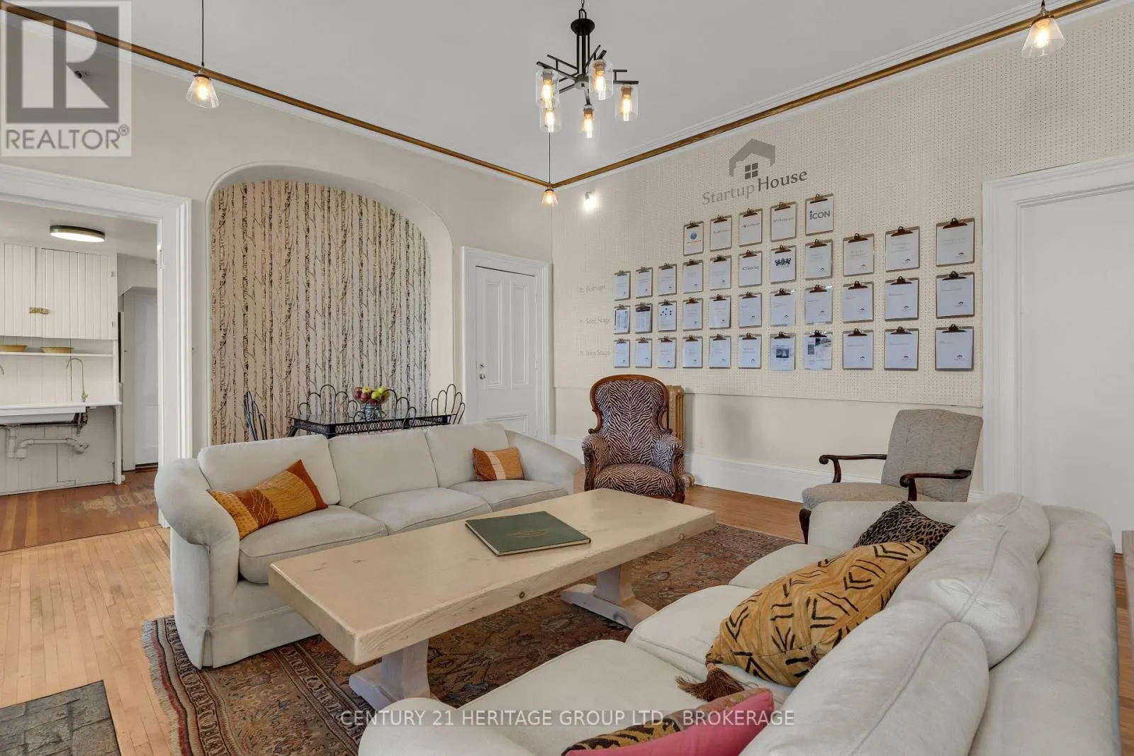 389 KING STREET E