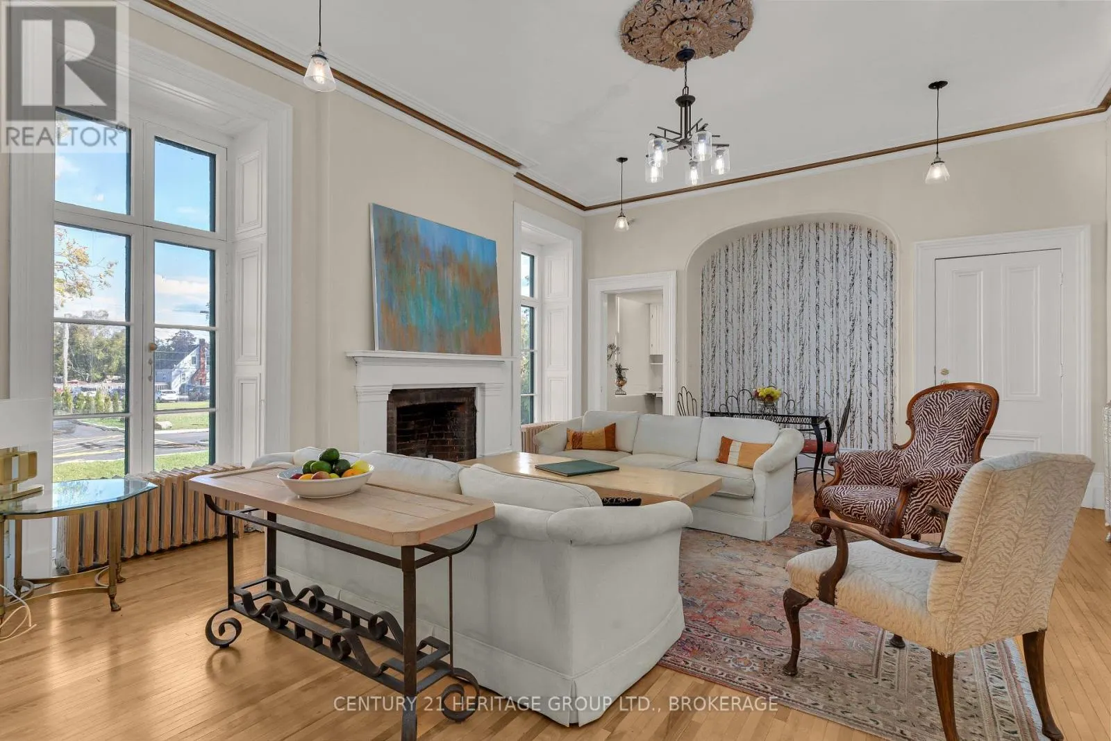 389 KING STREET E