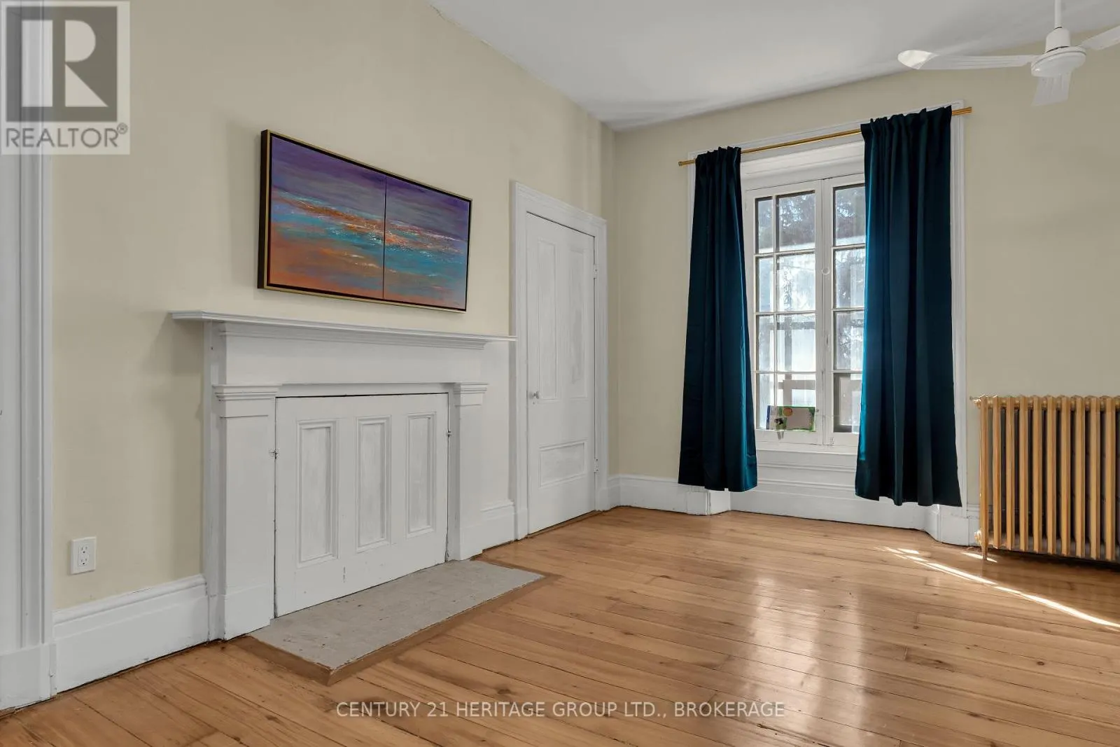 389 KING STREET E