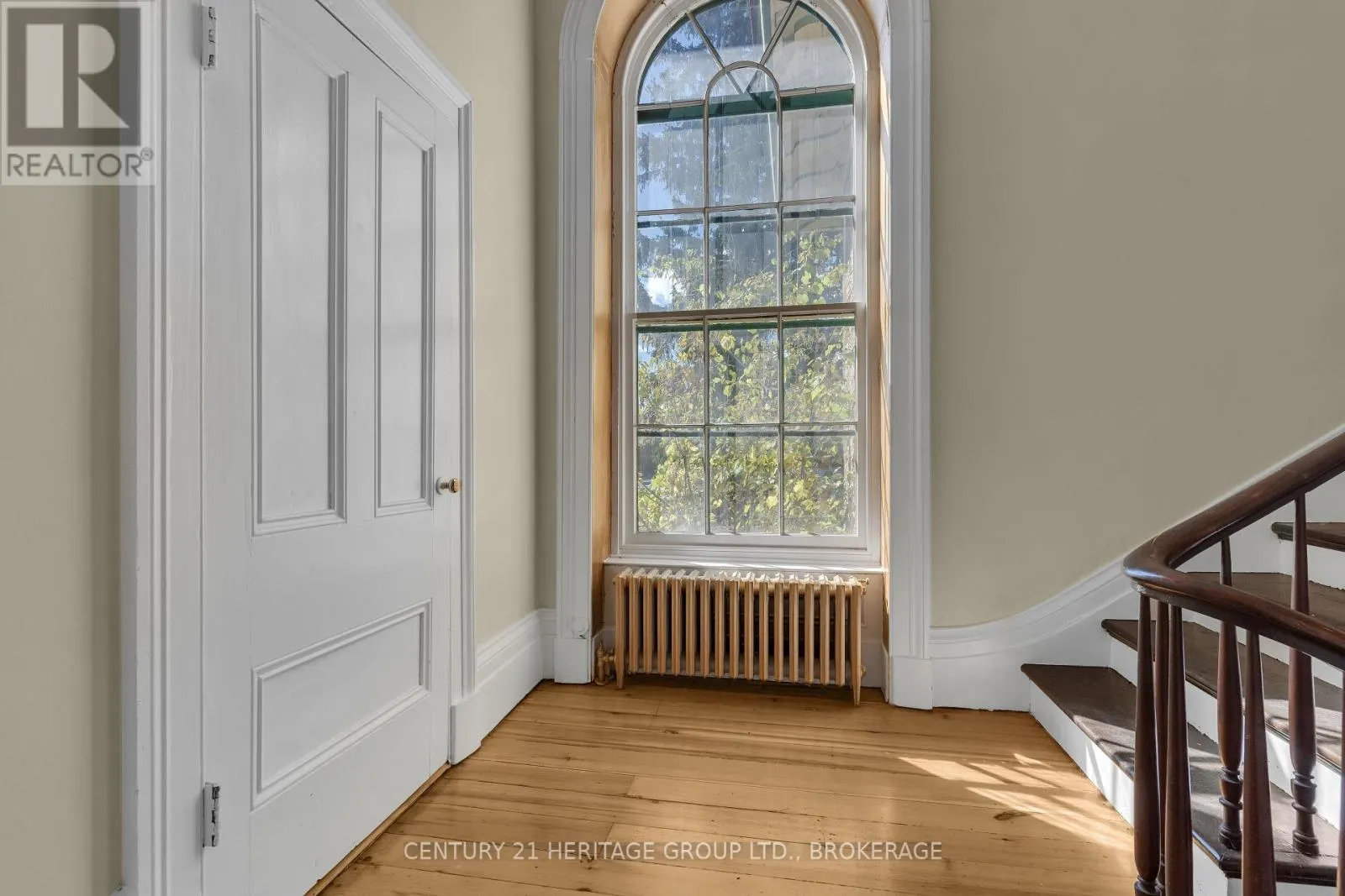 389 KING STREET E