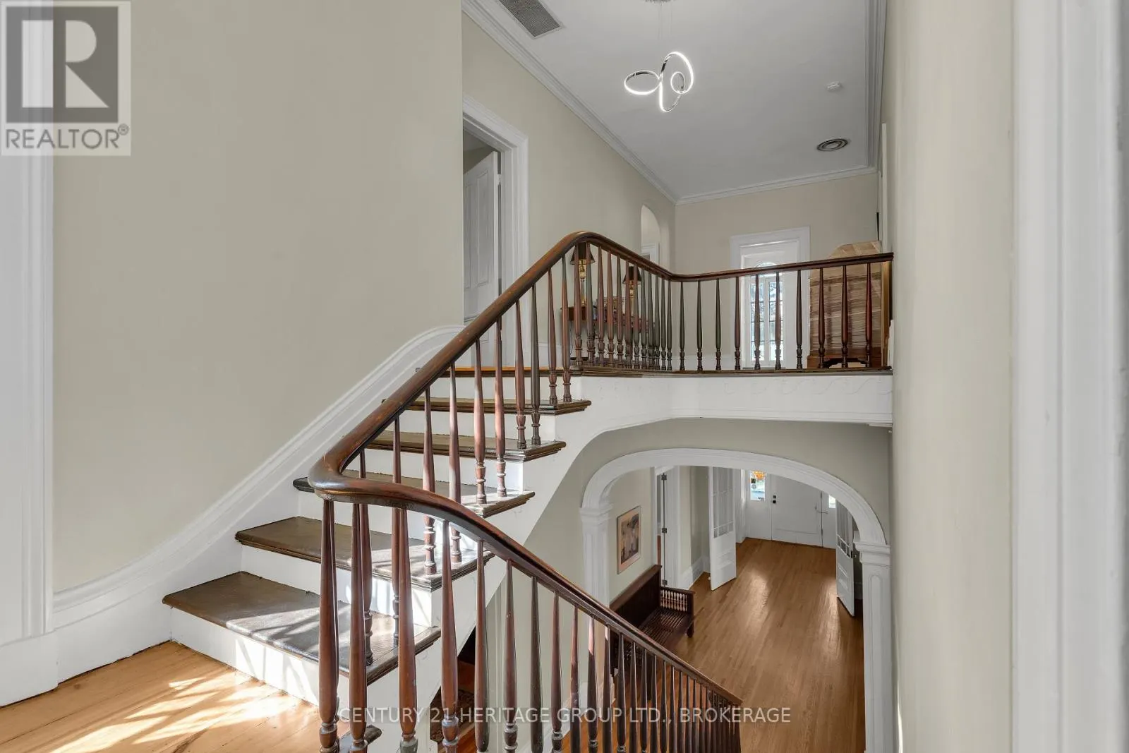 389 KING STREET E