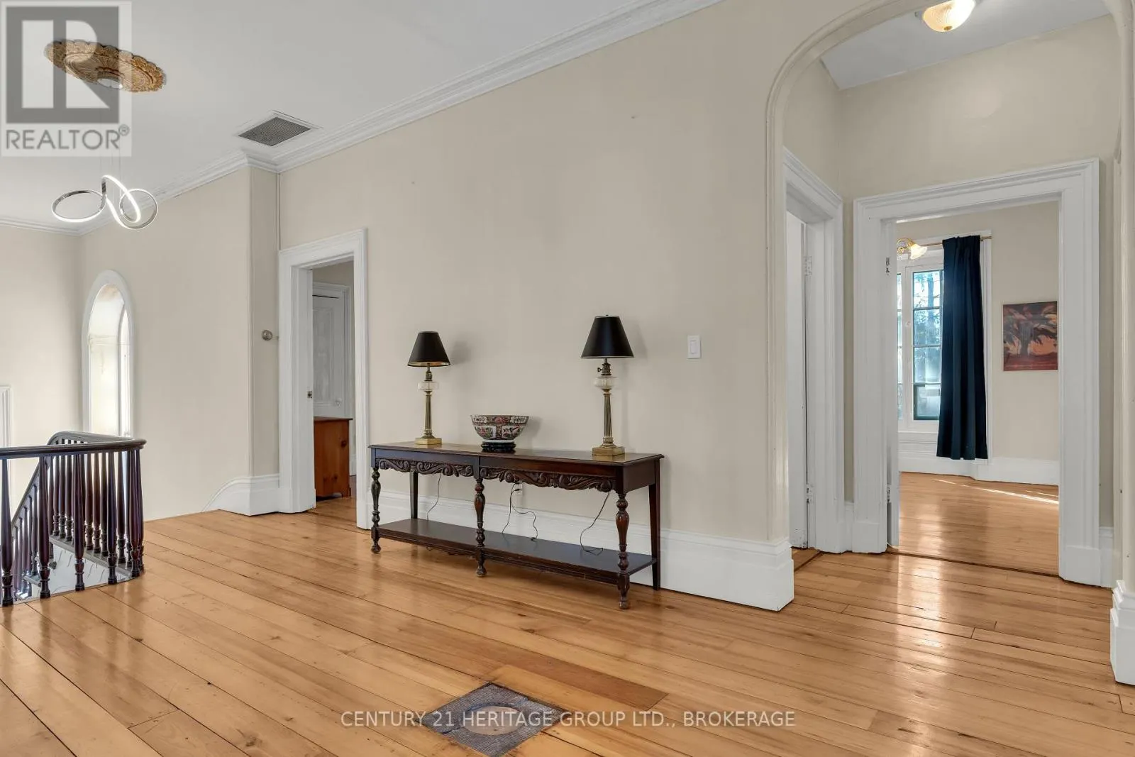 389 KING STREET E