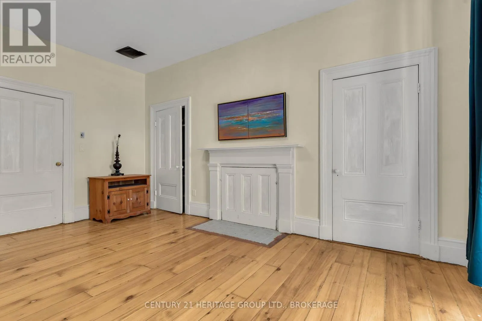 389 KING STREET E