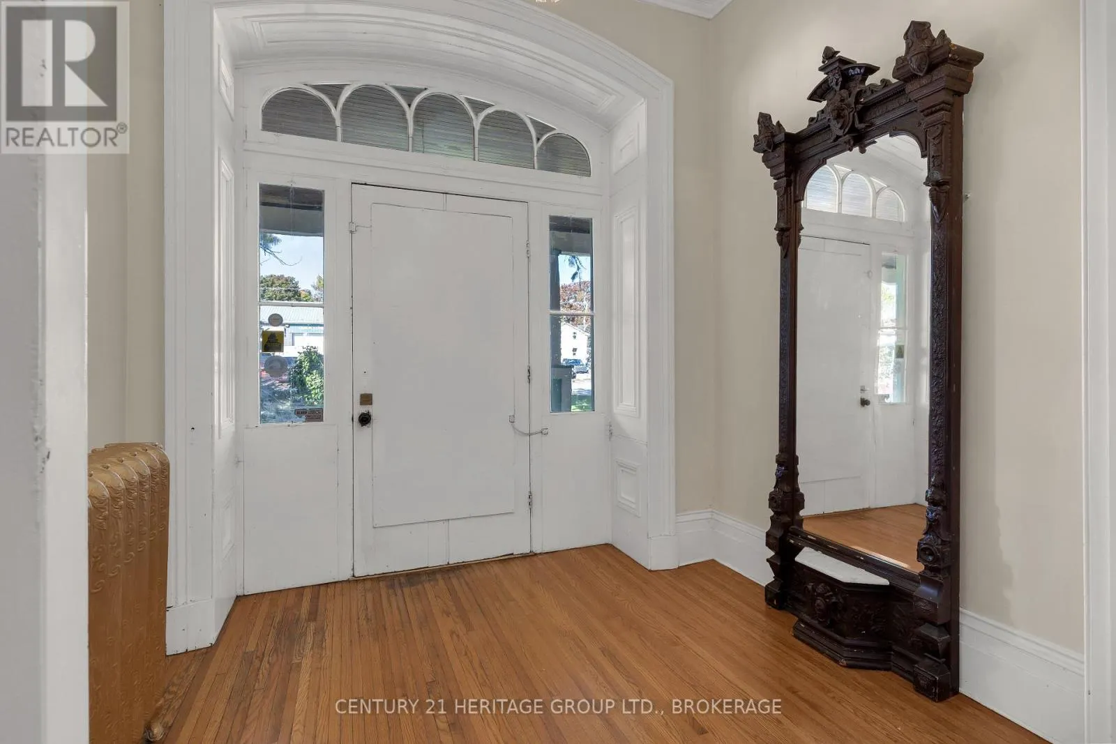 389 KING STREET E