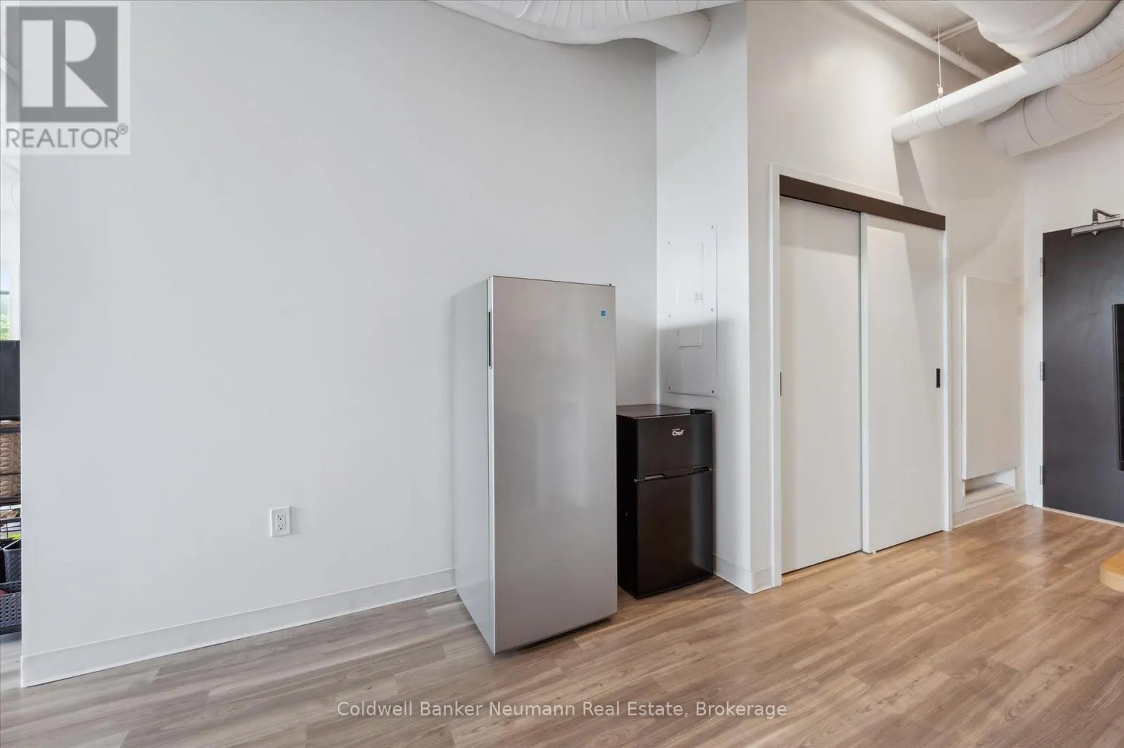 218 - 120 HURON STREET, #218