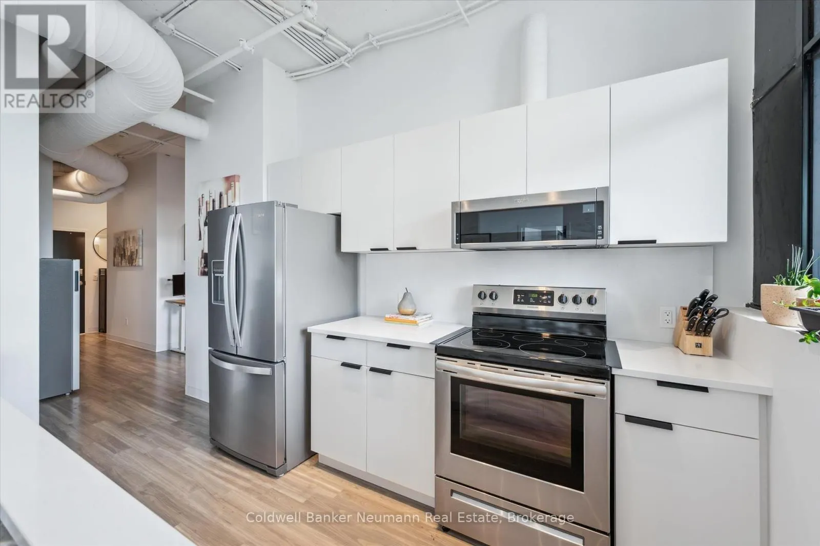 218 - 120 HURON STREET, #218