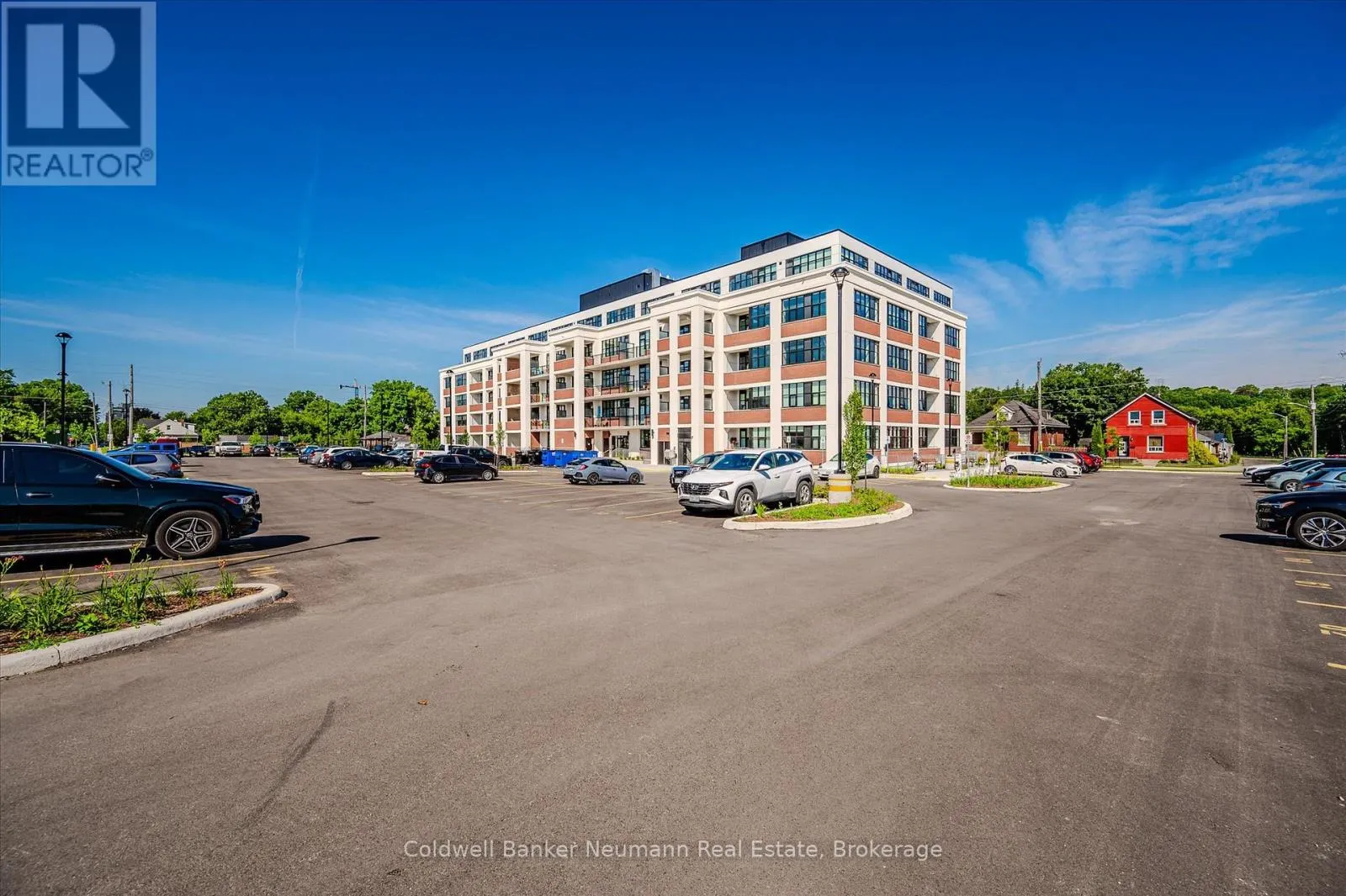 218 - 120 HURON STREET, #218