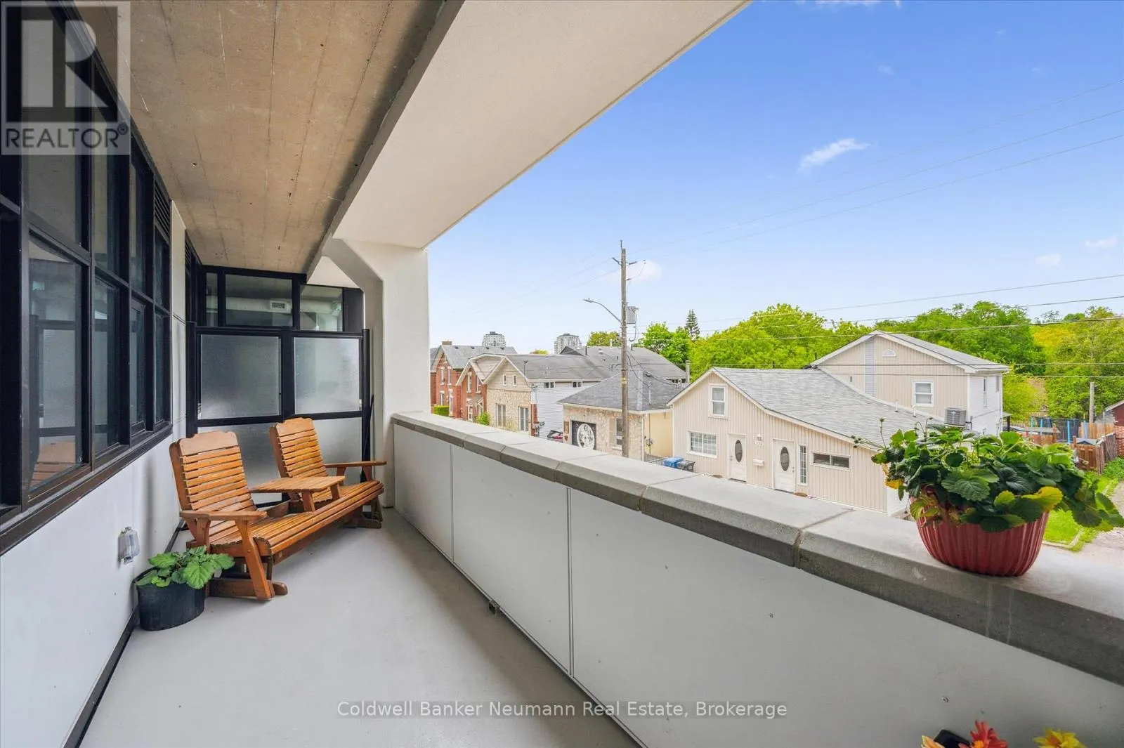 218 - 120 HURON STREET, #218
